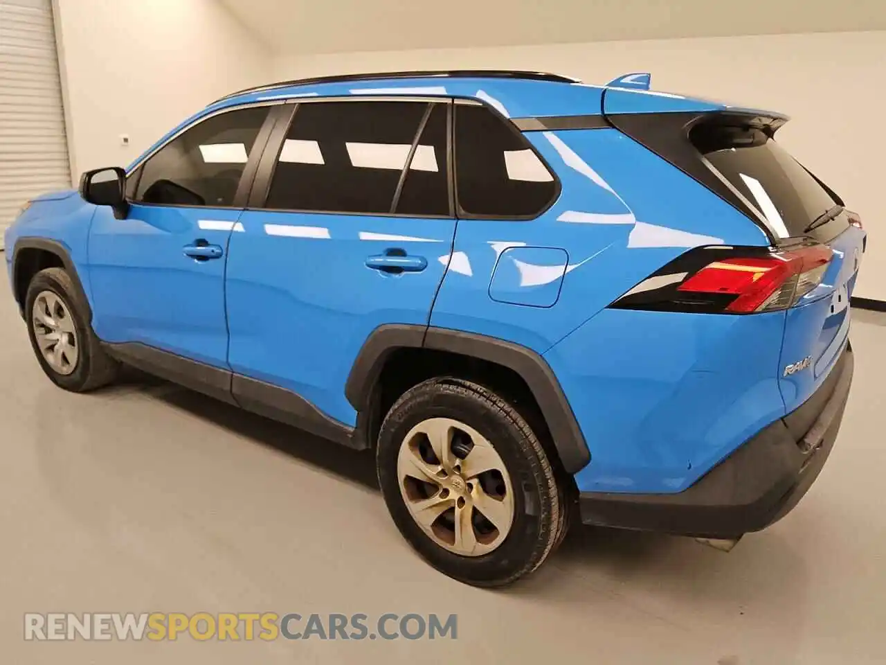 2 Photograph of a damaged car 2T3H1RFV1KC004677 TOYOTA RAV4 2019