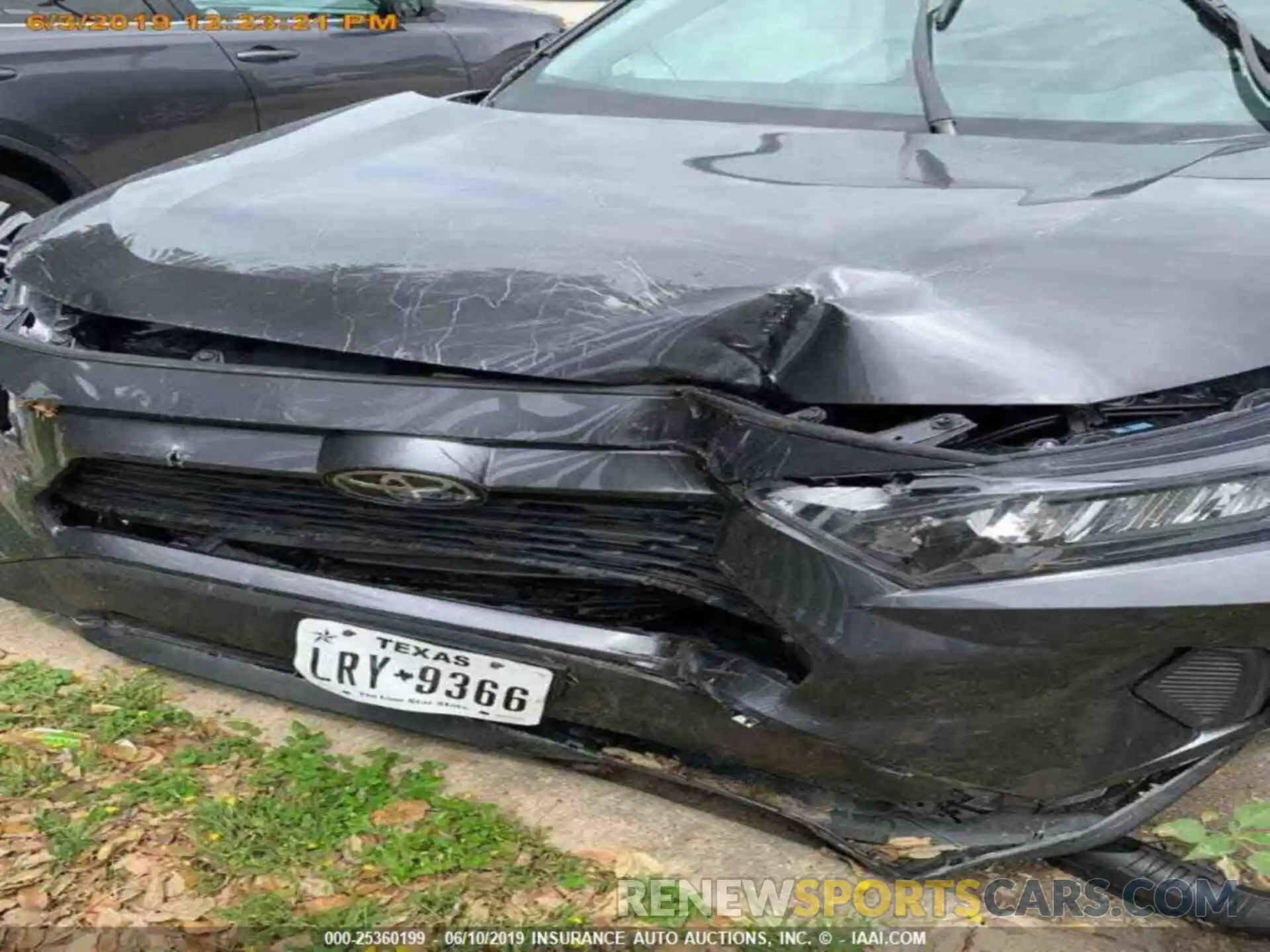 11 Photograph of a damaged car 2T3H1RFV3KW006025 TOYOTA RAV4 2019