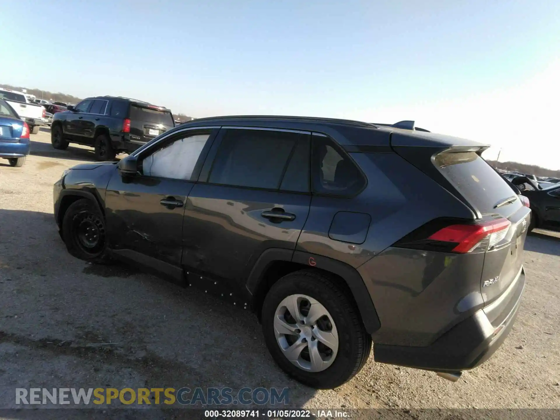 3 Photograph of a damaged car 2T3H1RFV4KW011475 TOYOTA RAV4 2019