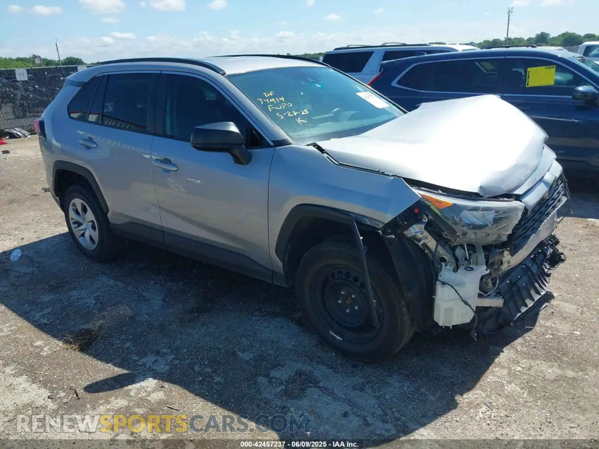 1 Photograph of a damaged car 2T3H1RFV5KC003323 TOYOTA RAV4 2019