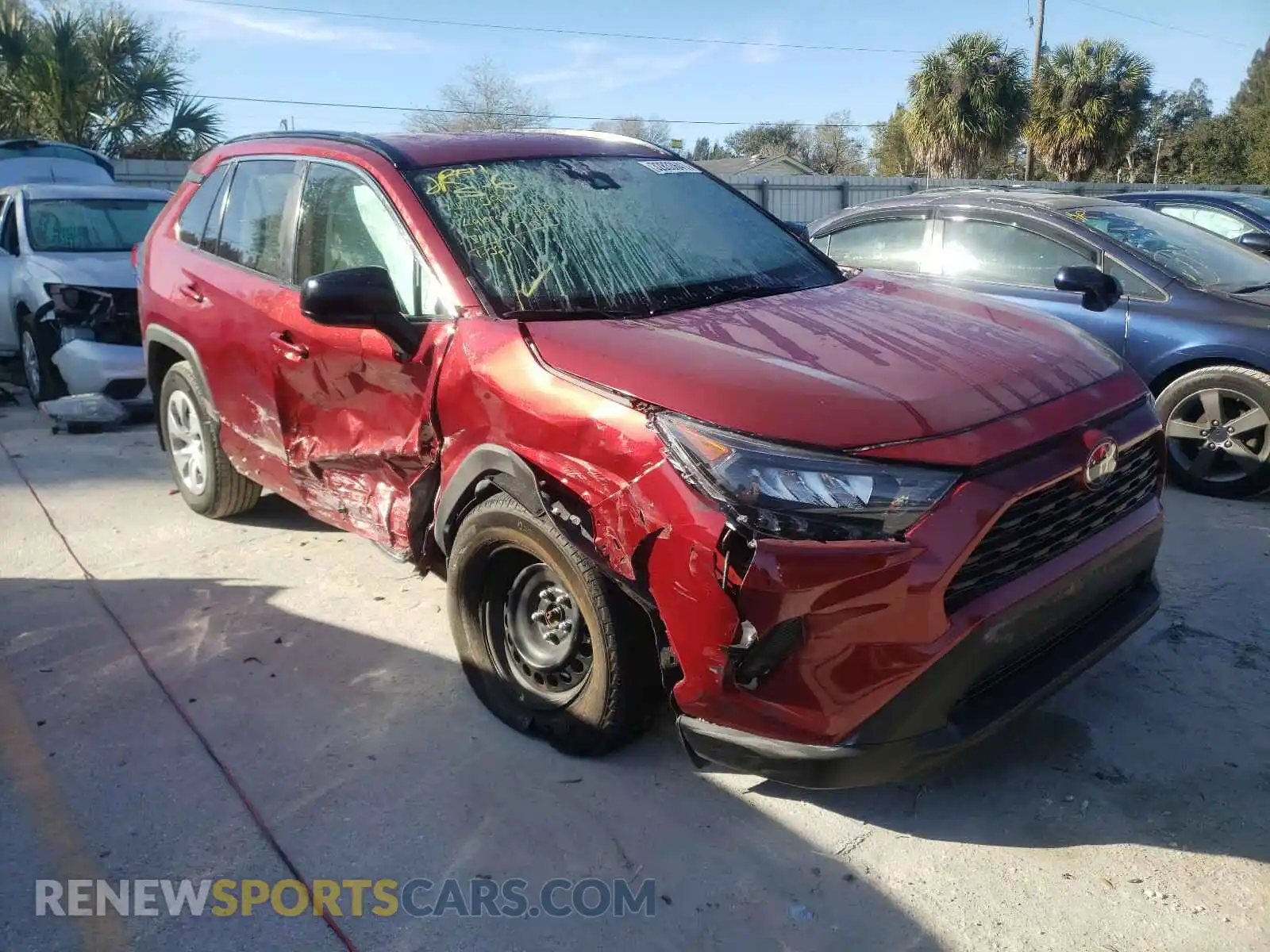 1 Photograph of a damaged car 2T3H1RFV5KW040709 TOYOTA RAV4 2019