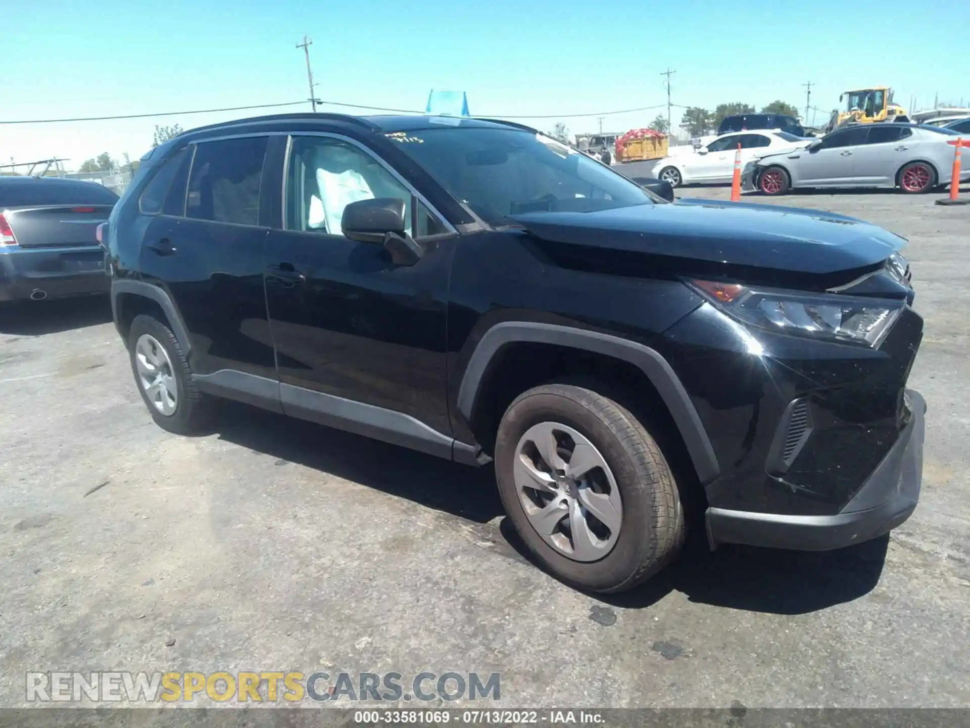 1 Photograph of a damaged car 2T3H1RFV5KW047823 TOYOTA RAV4 2019