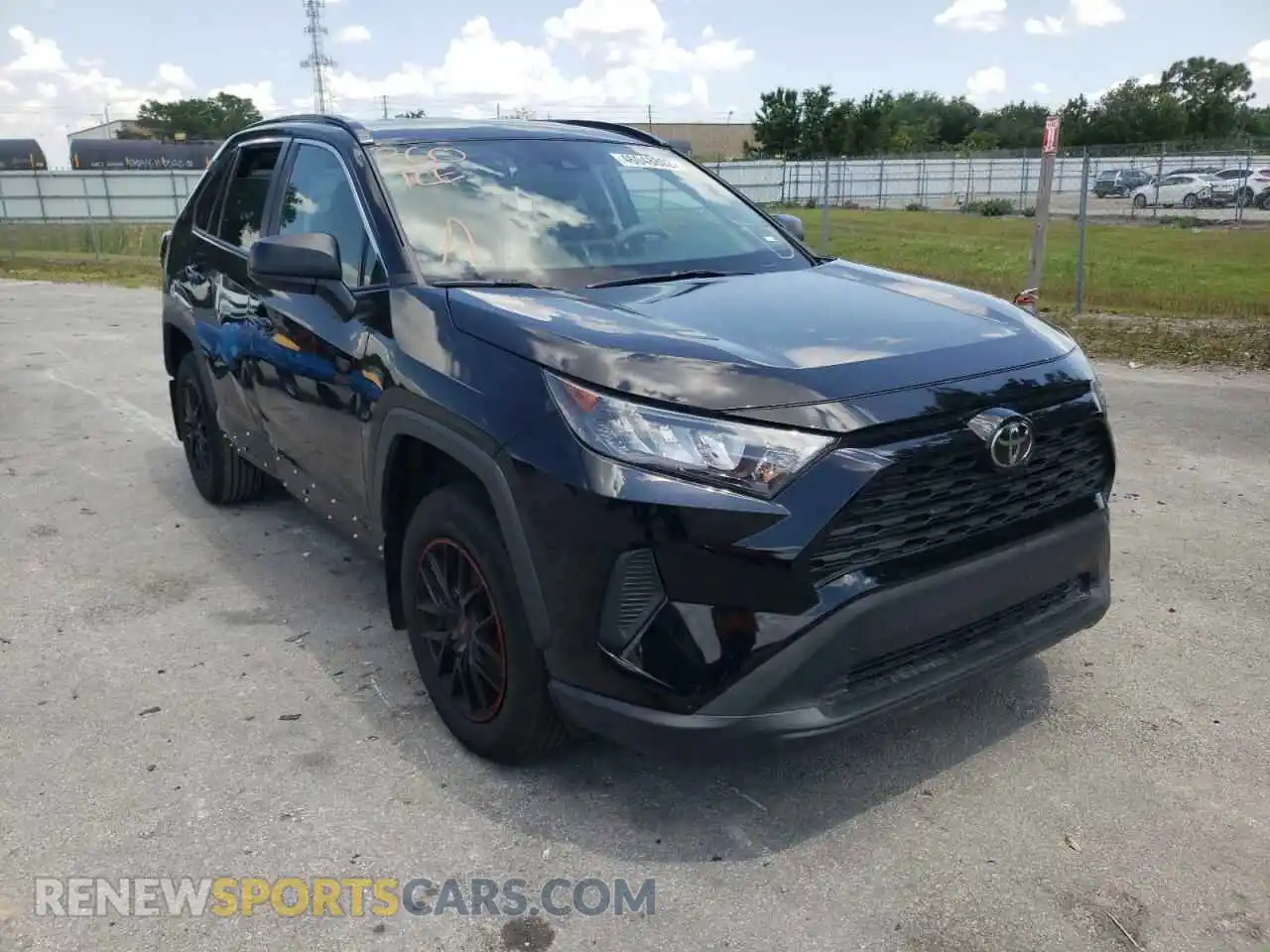 1 Photograph of a damaged car 2T3H1RFV6KW026205 TOYOTA RAV4 2019