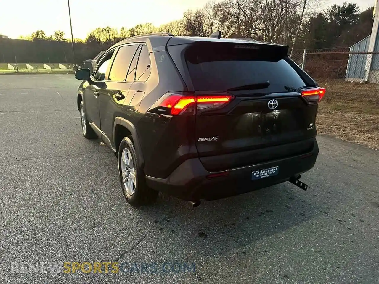 3 Photograph of a damaged car 2T3LWRFV1KW021554 TOYOTA RAV4 2019