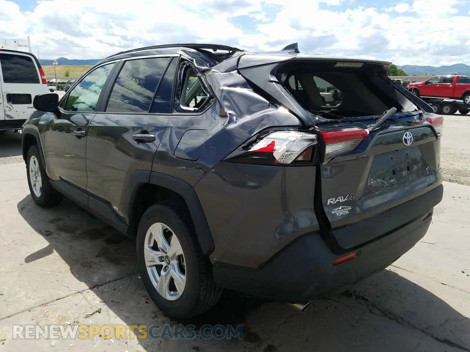 3 Photograph of a damaged car 2T3LWRFV2KW018940 TOYOTA RAV4 2019