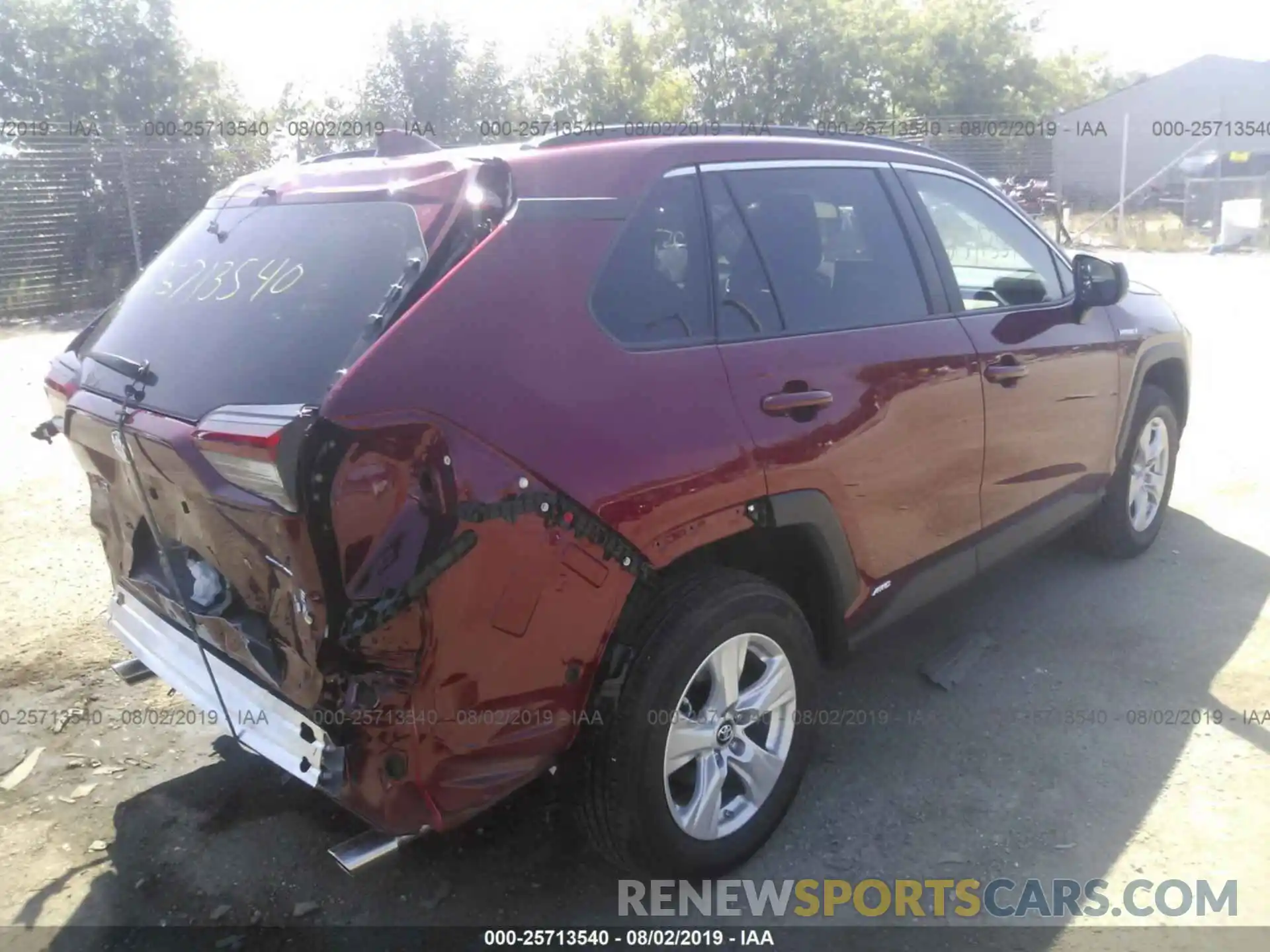 4 Photograph of a damaged car 2T3LWRFV6KW014597 TOYOTA RAV4 2019
