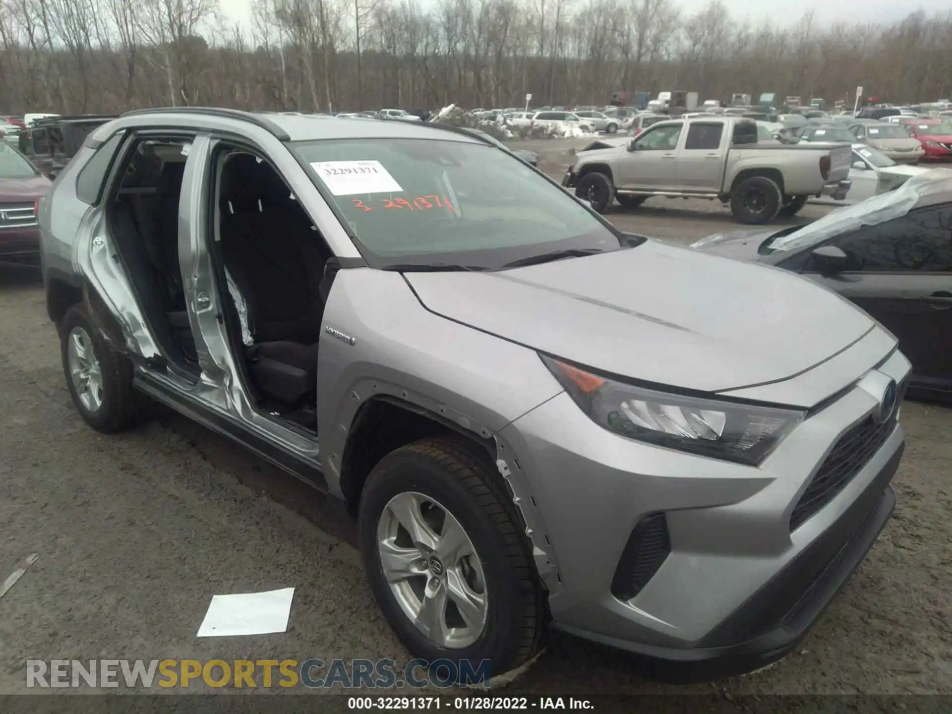 1 Photograph of a damaged car 2T3MWRFV3KW017669 TOYOTA RAV4 2019