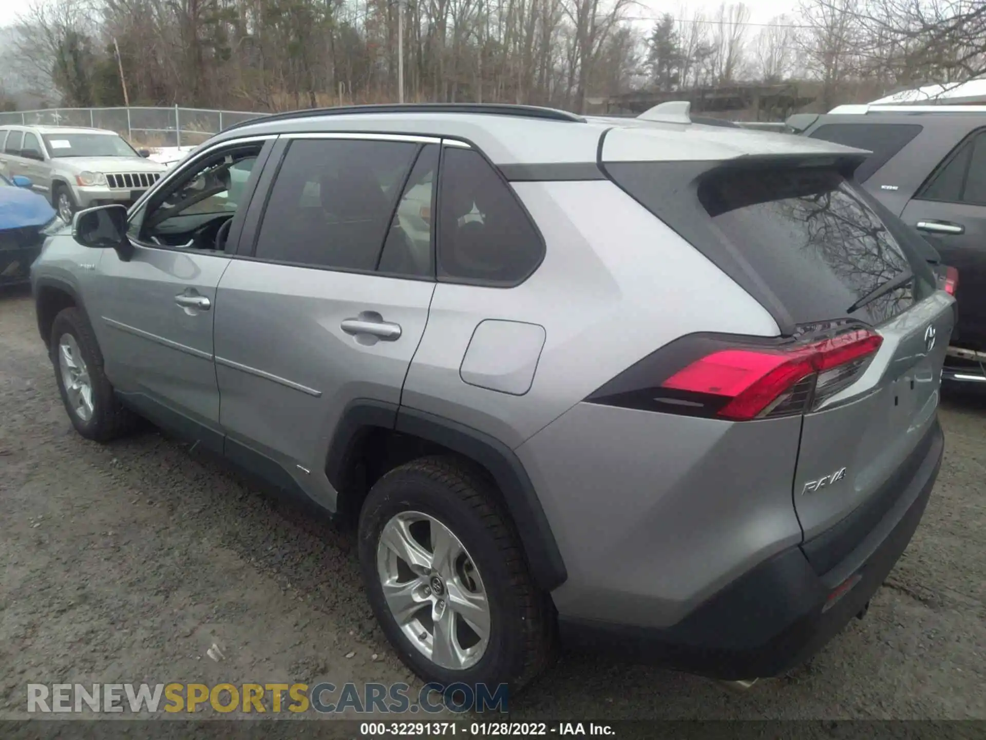 3 Photograph of a damaged car 2T3MWRFV3KW017669 TOYOTA RAV4 2019