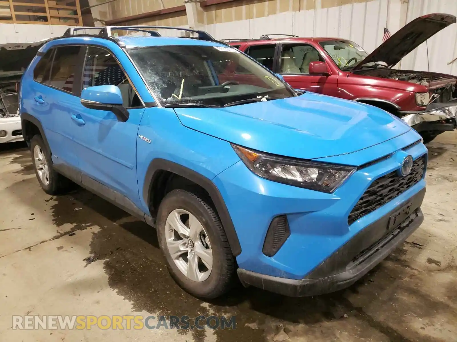 1 Photograph of a damaged car 2T3MWRFV5KW033145 TOYOTA RAV4 2019