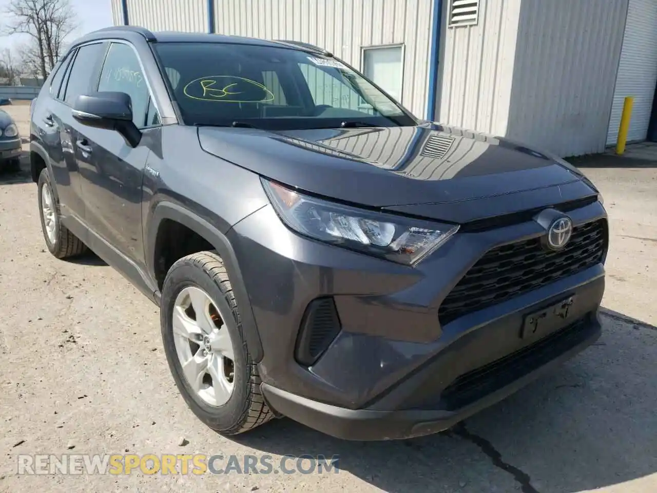 1 Photograph of a damaged car 2T3MWRFV7KW033390 TOYOTA RAV4 2019