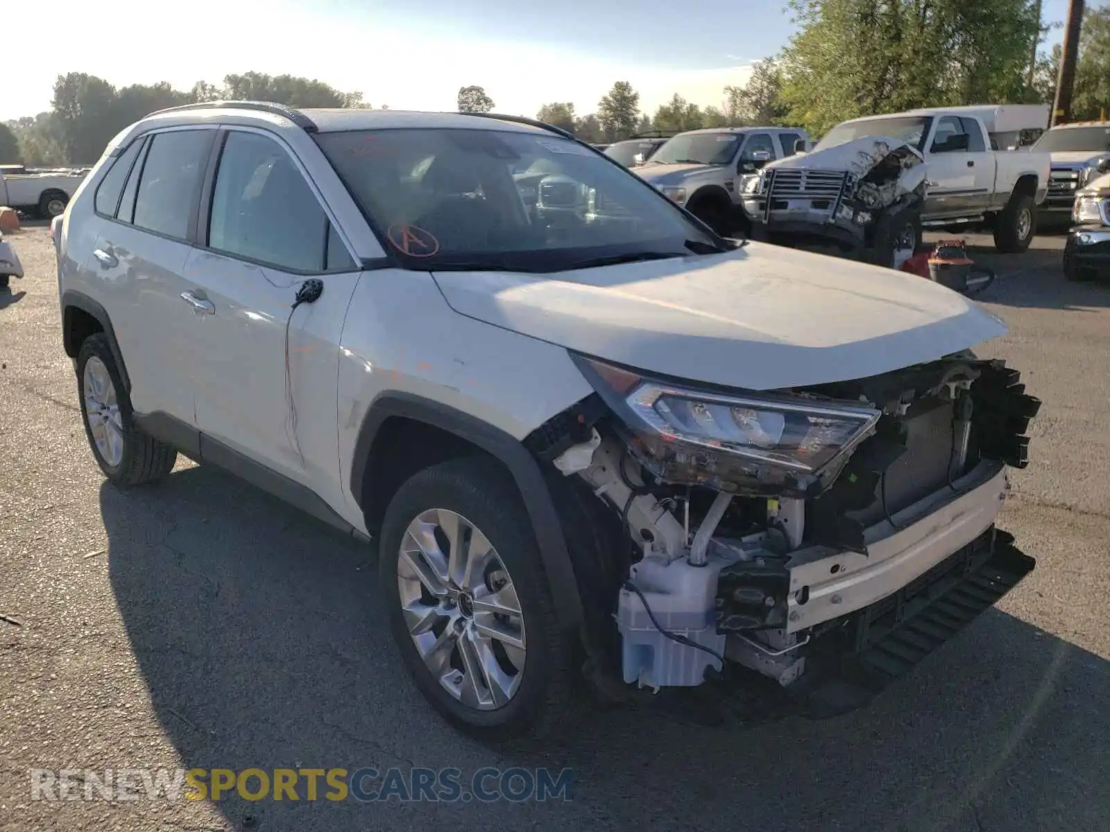 1 Фотография поврежденного автомобиля 2T3N1RFV0KC044803 TOYOTA RAV4 2019