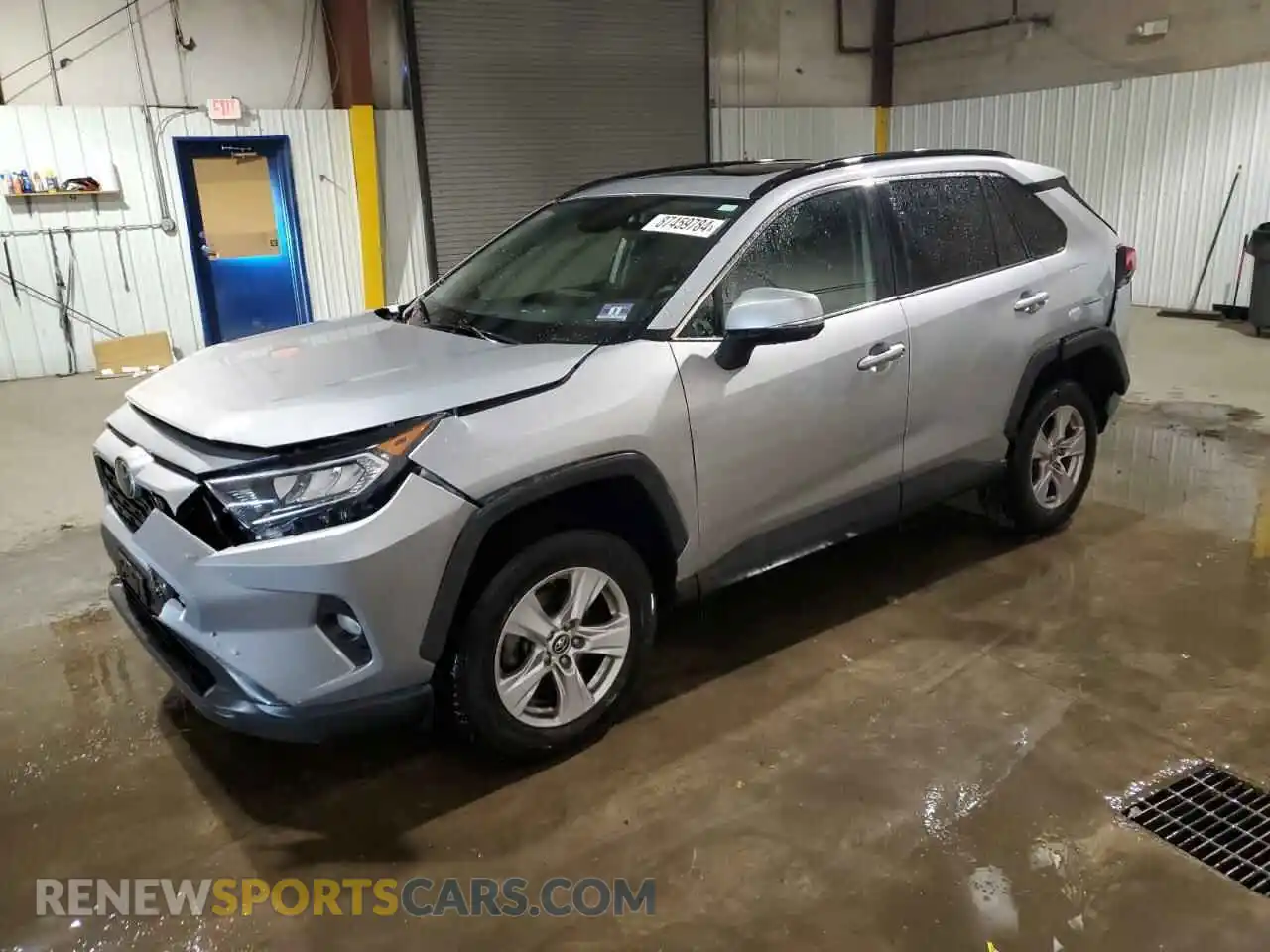 1 Photograph of a damaged car 2T3P1RFV0KW032951 TOYOTA RAV4 2019