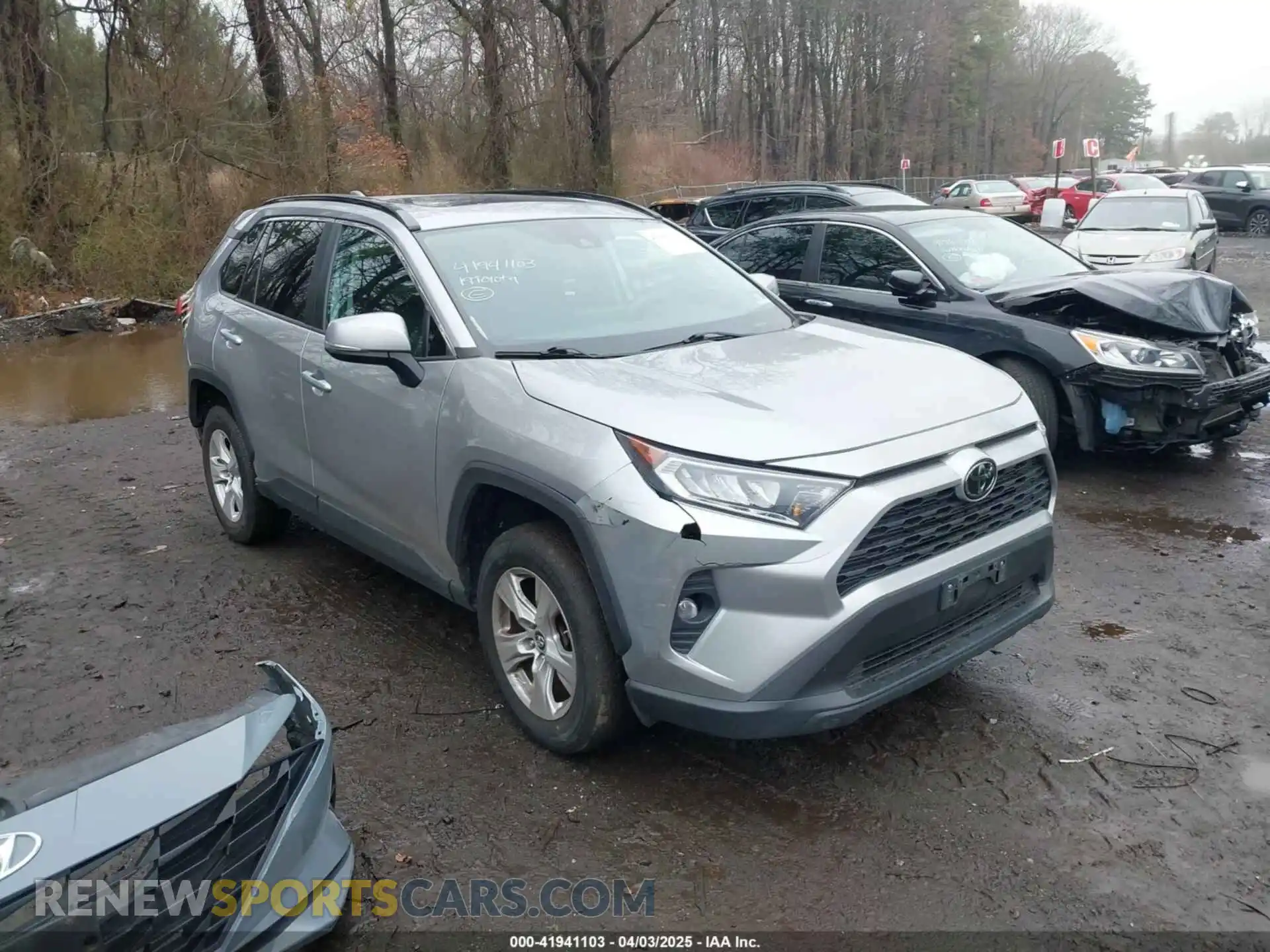 1 Photograph of a damaged car 2T3P1RFV2KC002870 TOYOTA RAV4 2019