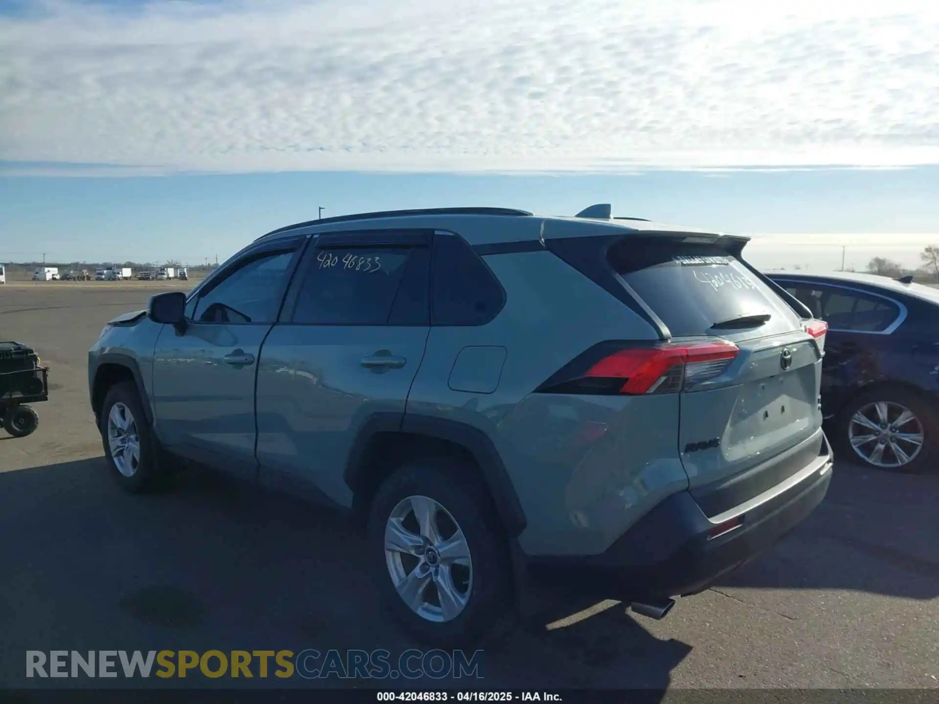 3 Photograph of a damaged car 2T3P1RFV2KW074876 TOYOTA RAV4 2019