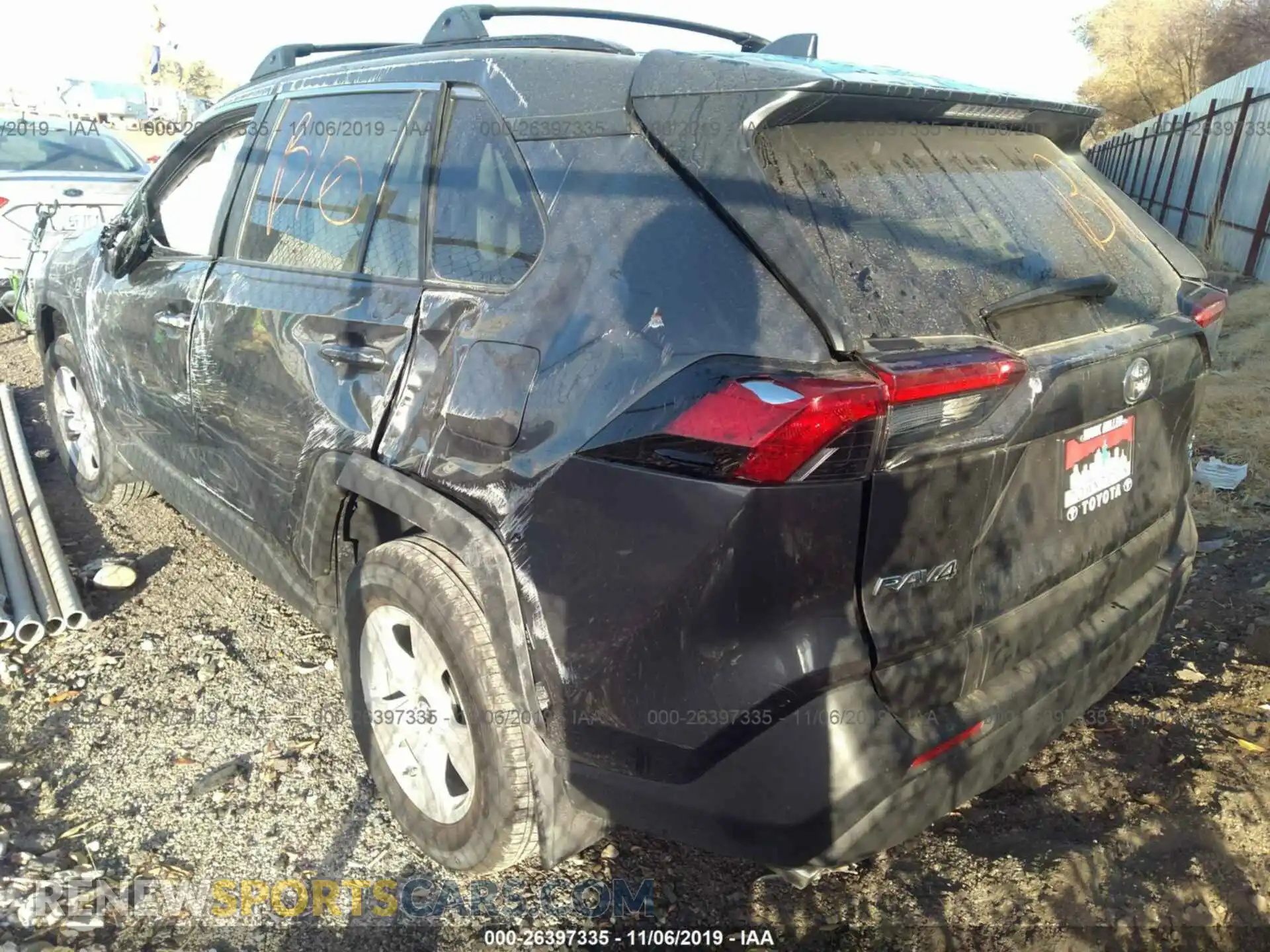 3 Фотография поврежденного автомобиля 2T3P1RFV7KC052194 TOYOTA RAV4 2019
