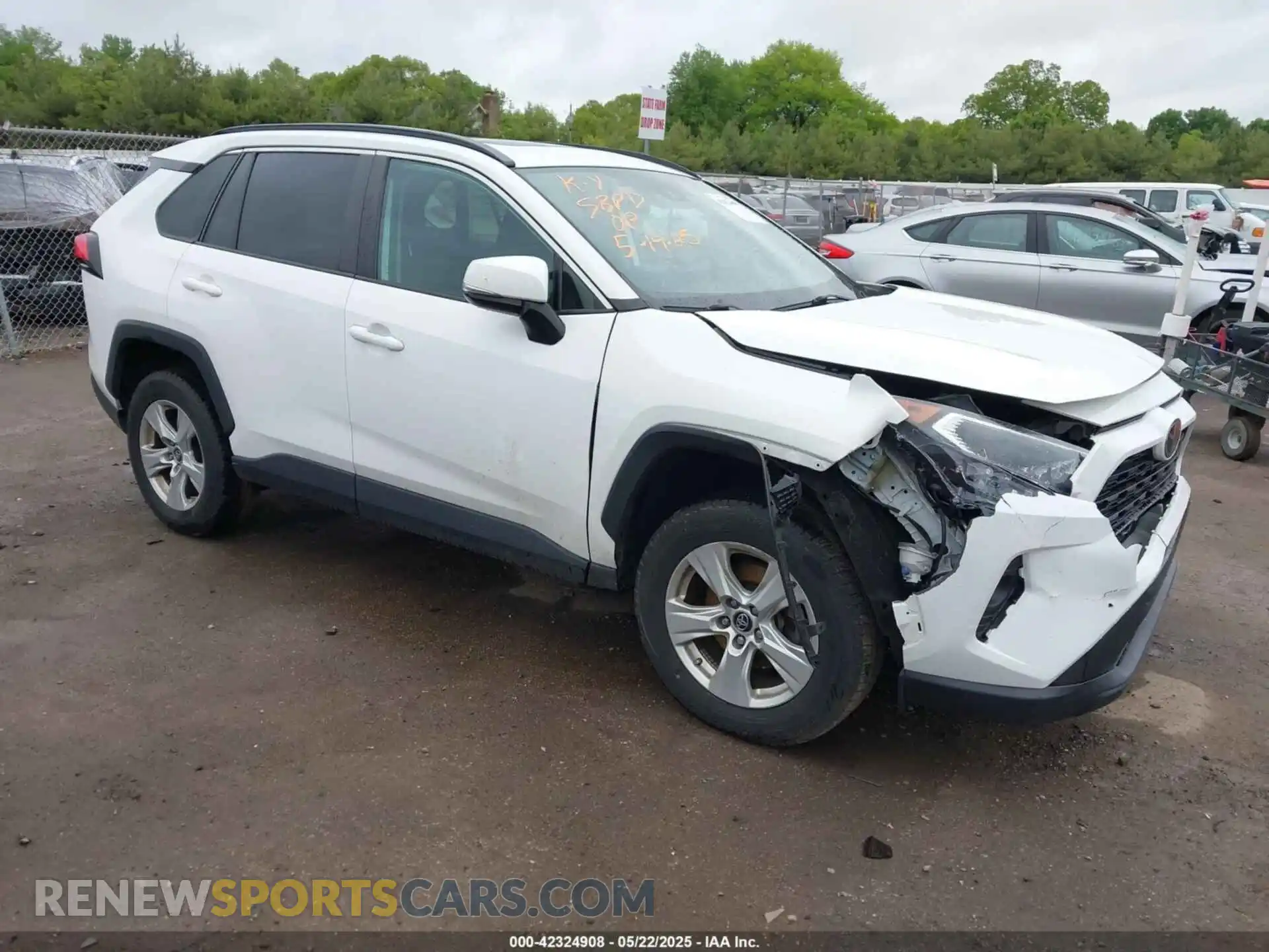 1 Photograph of a damaged car 2T3P1RFV8KC017048 TOYOTA RAV4 2019