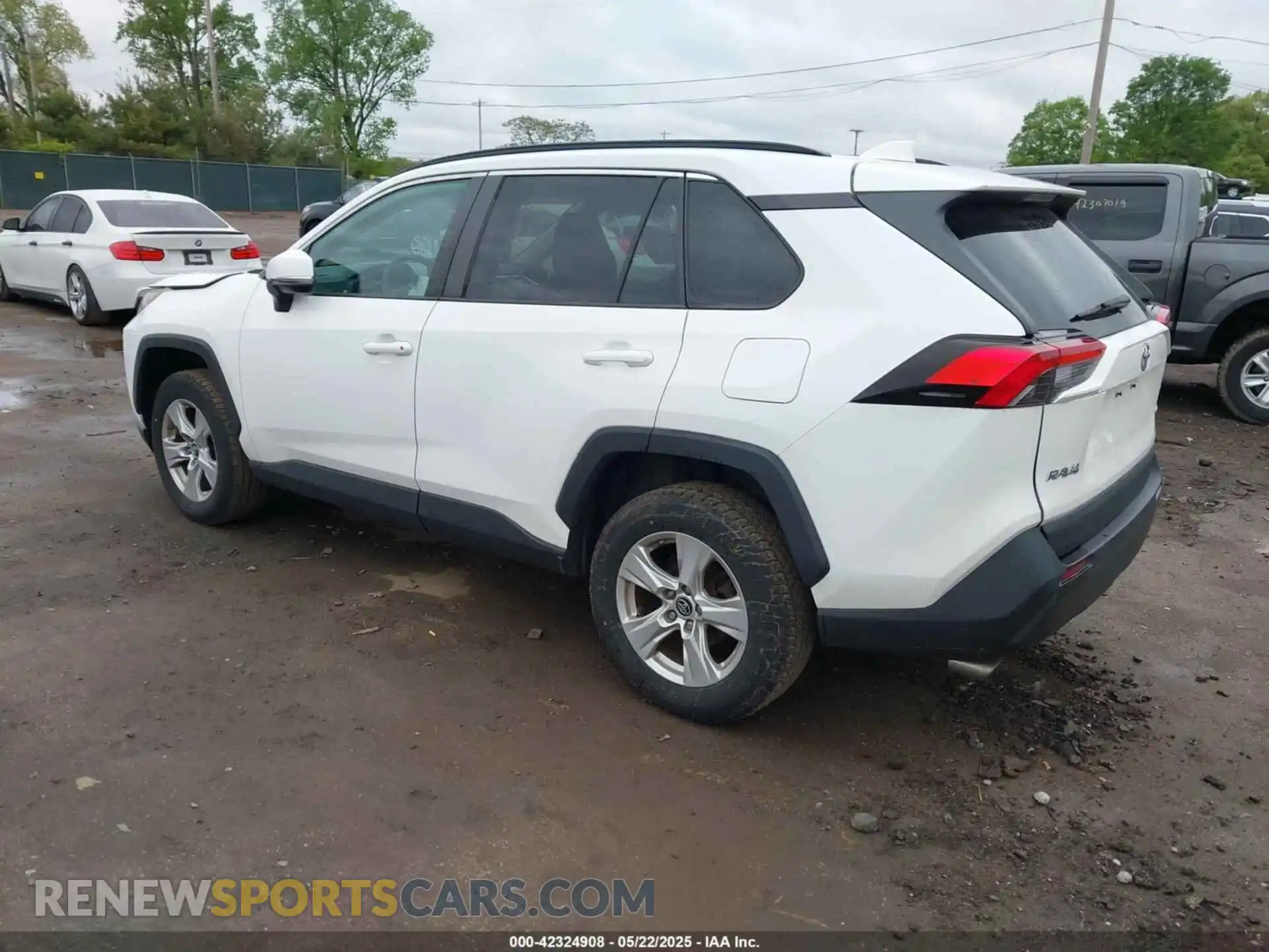 3 Photograph of a damaged car 2T3P1RFV8KC017048 TOYOTA RAV4 2019