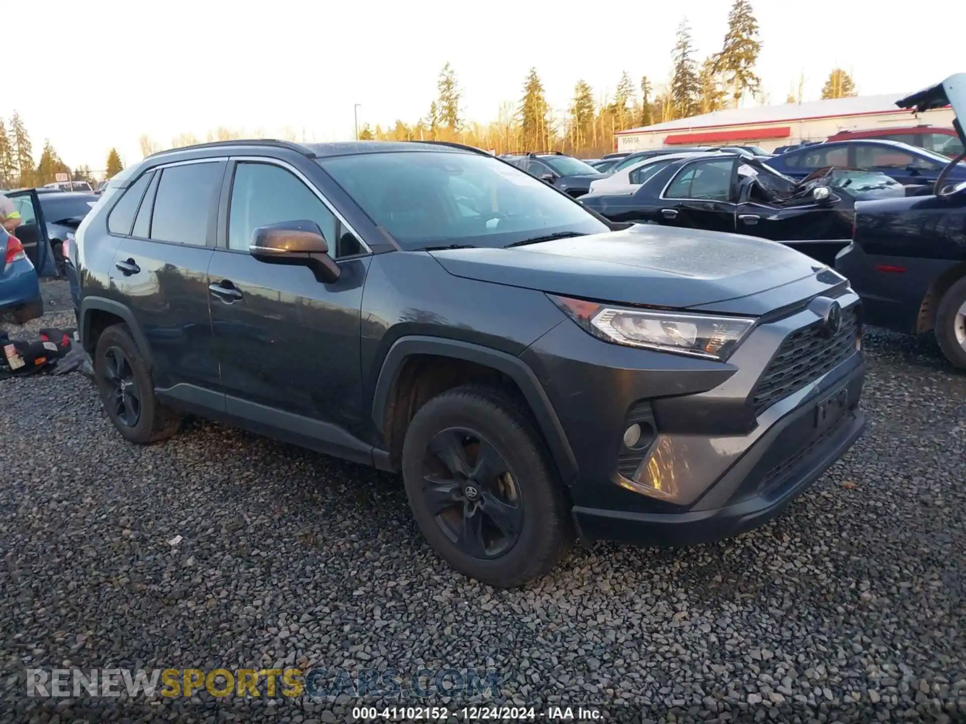 1 Photograph of a damaged car 2T3P1RFV9KC014000 TOYOTA RAV4 2019