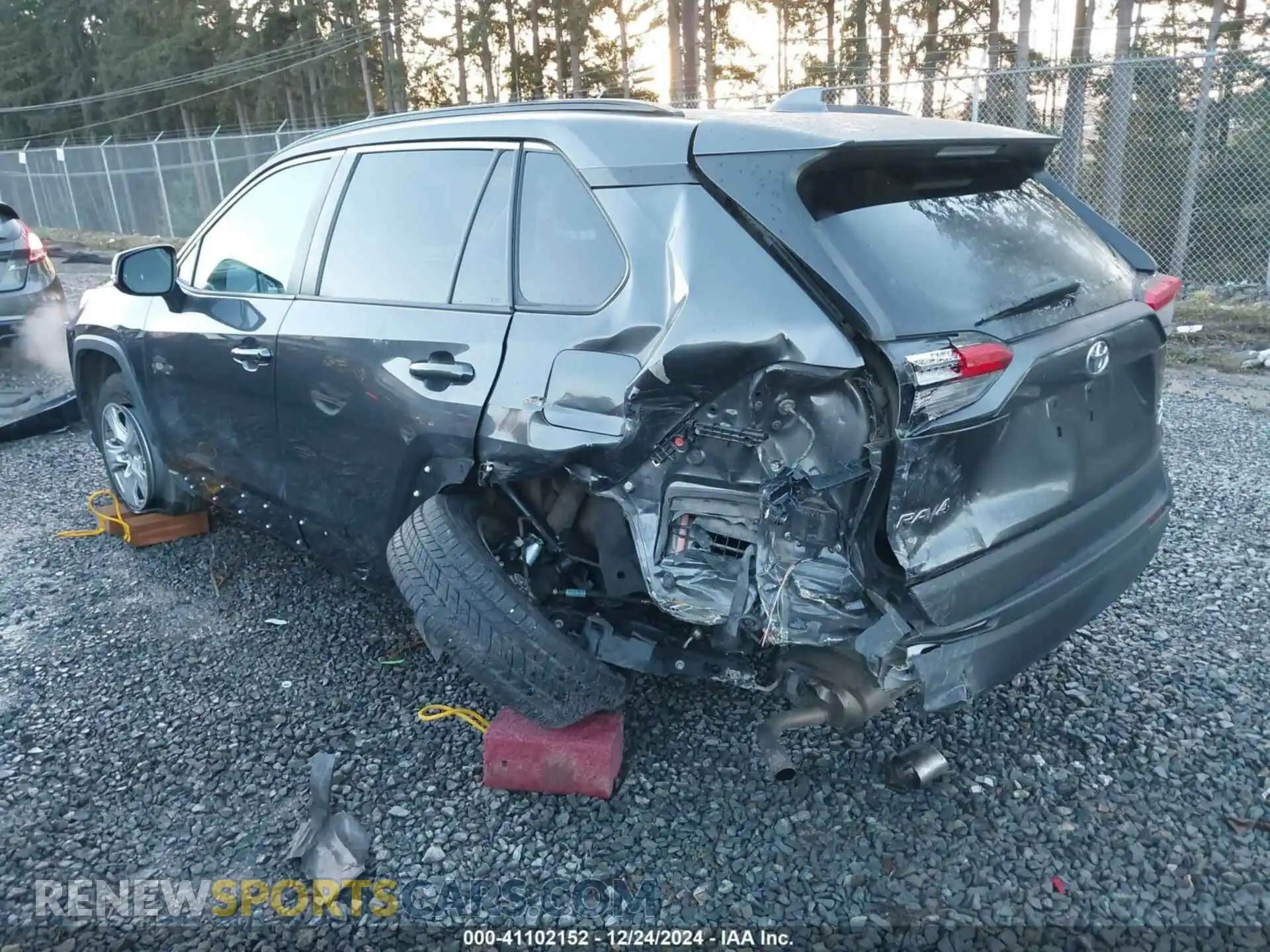 3 Photograph of a damaged car 2T3P1RFV9KC014000 TOYOTA RAV4 2019