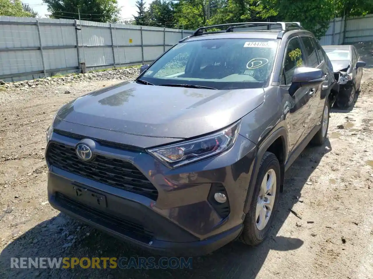 2 Photograph of a damaged car 2T3RWRFV0KW019403 TOYOTA RAV4 2019