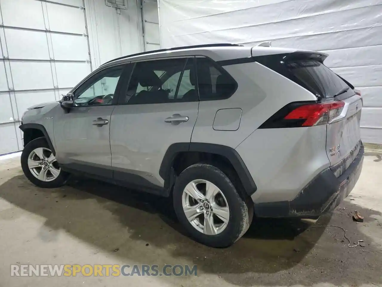 2 Photograph of a damaged car 2T3RWRFV2KW009942 TOYOTA RAV4 2019