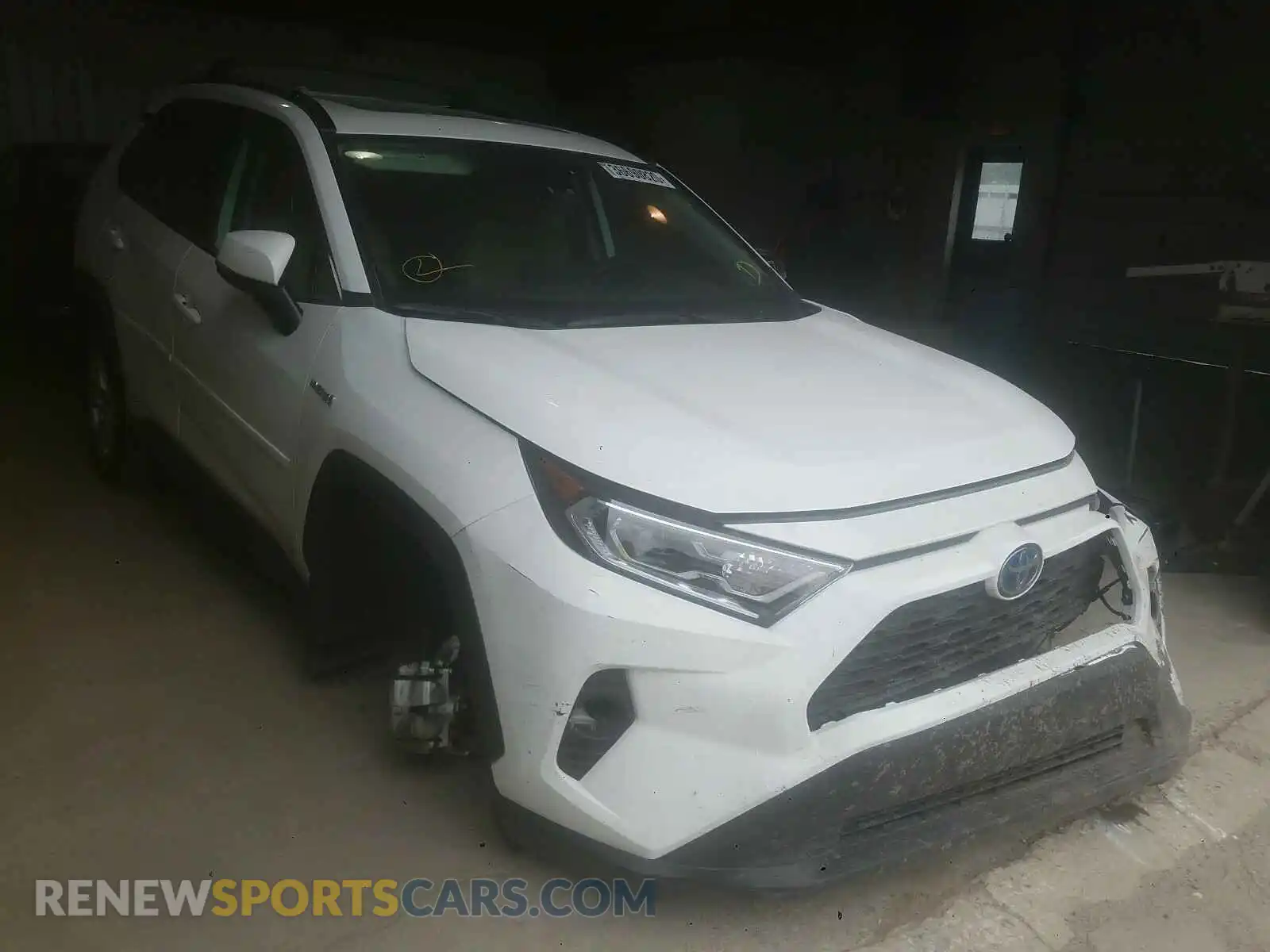 1 Photograph of a damaged car 2T3RWRFV2KW020374 TOYOTA RAV4 2019
