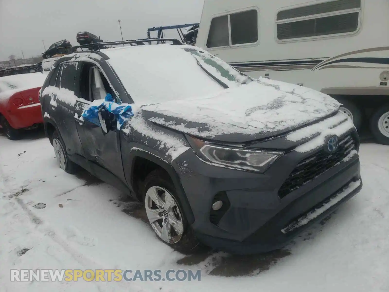 1 Photograph of a damaged car 2T3RWRFV2KW029902 TOYOTA RAV4 2019