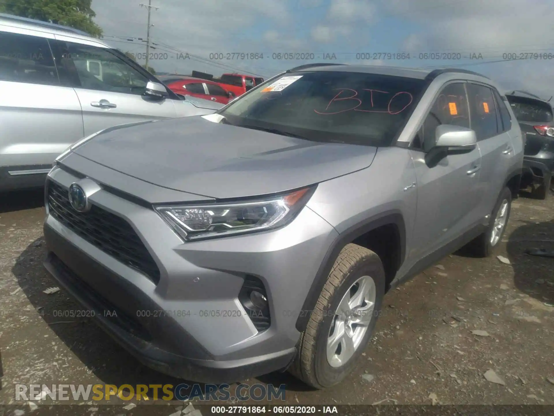 2 Photograph of a damaged car 2T3RWRFV3KW040665 TOYOTA RAV4 2019