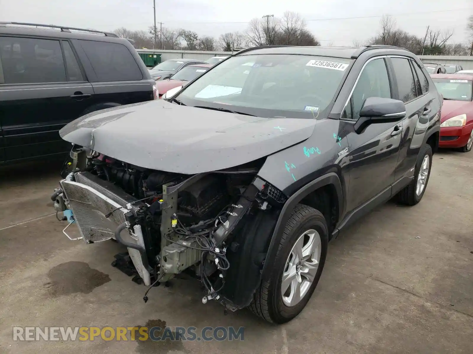 2 Photograph of a damaged car 2T3RWRFV8KW021111 TOYOTA RAV4 2019