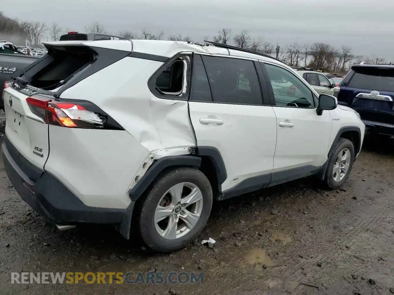 3 Photograph of a damaged car 2T3RWRFVXKW011972 TOYOTA RAV4 2019