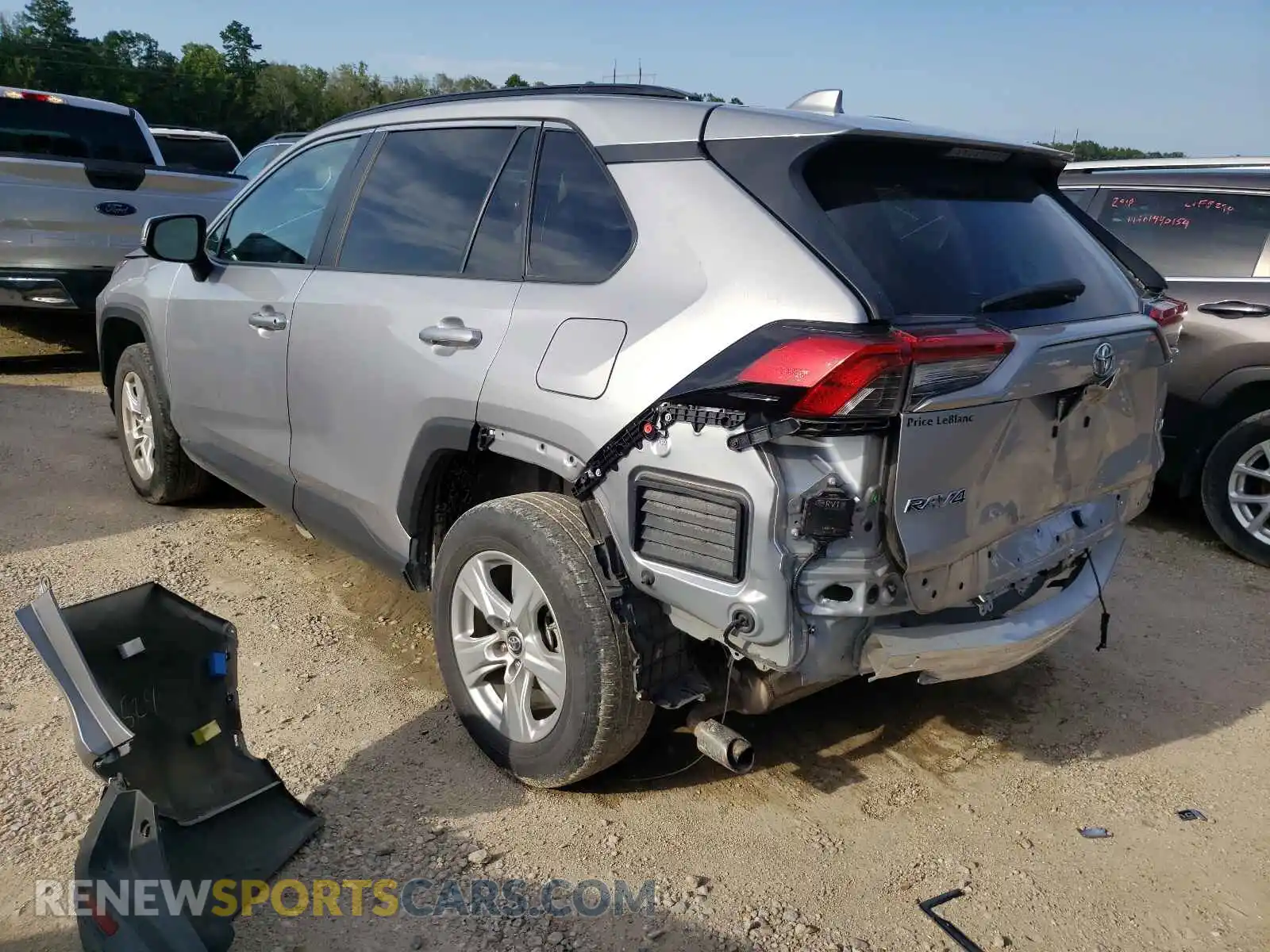 3 Photograph of a damaged car 2T3W1RFV0KC016679 TOYOTA RAV4 2019