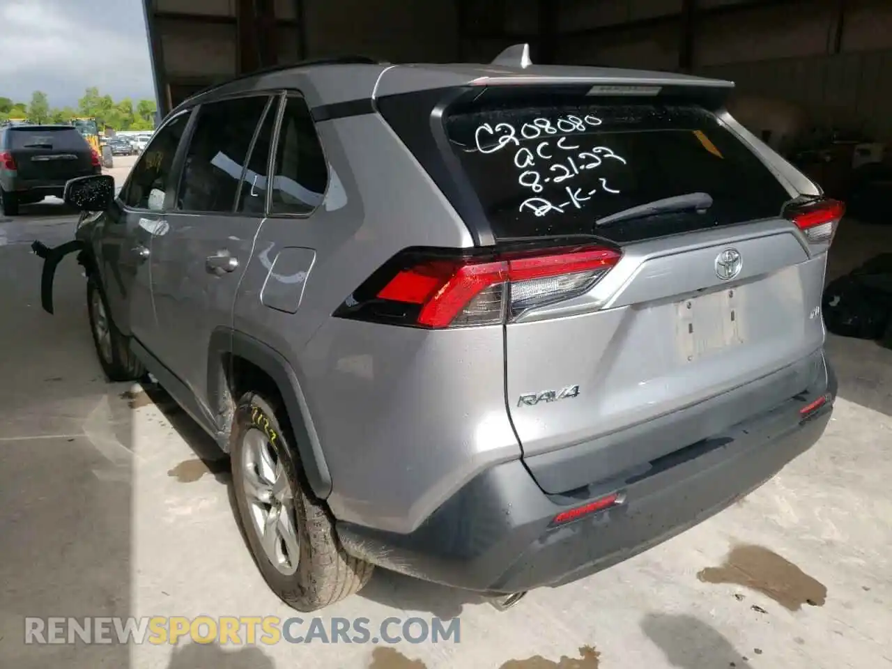 3 Photograph of a damaged car 2T3W1RFV6KC032014 TOYOTA RAV4 2019