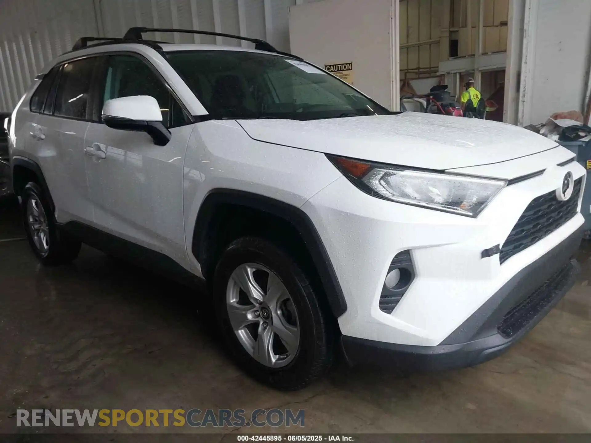 1 Фотография поврежденного автомобиля 2T3W1RFV6KW002168 TOYOTA RAV4 2019