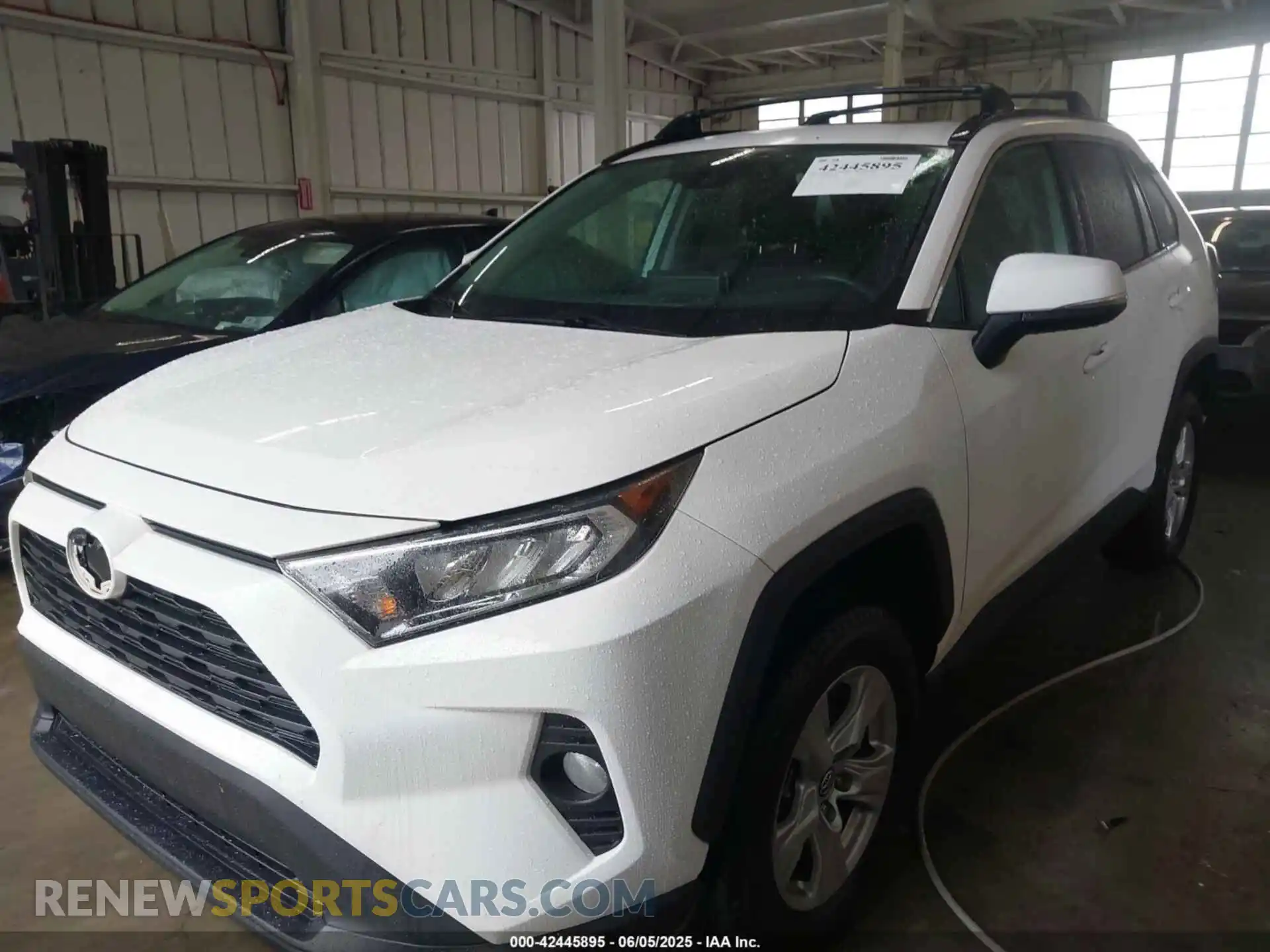 2 Фотография поврежденного автомобиля 2T3W1RFV6KW002168 TOYOTA RAV4 2019