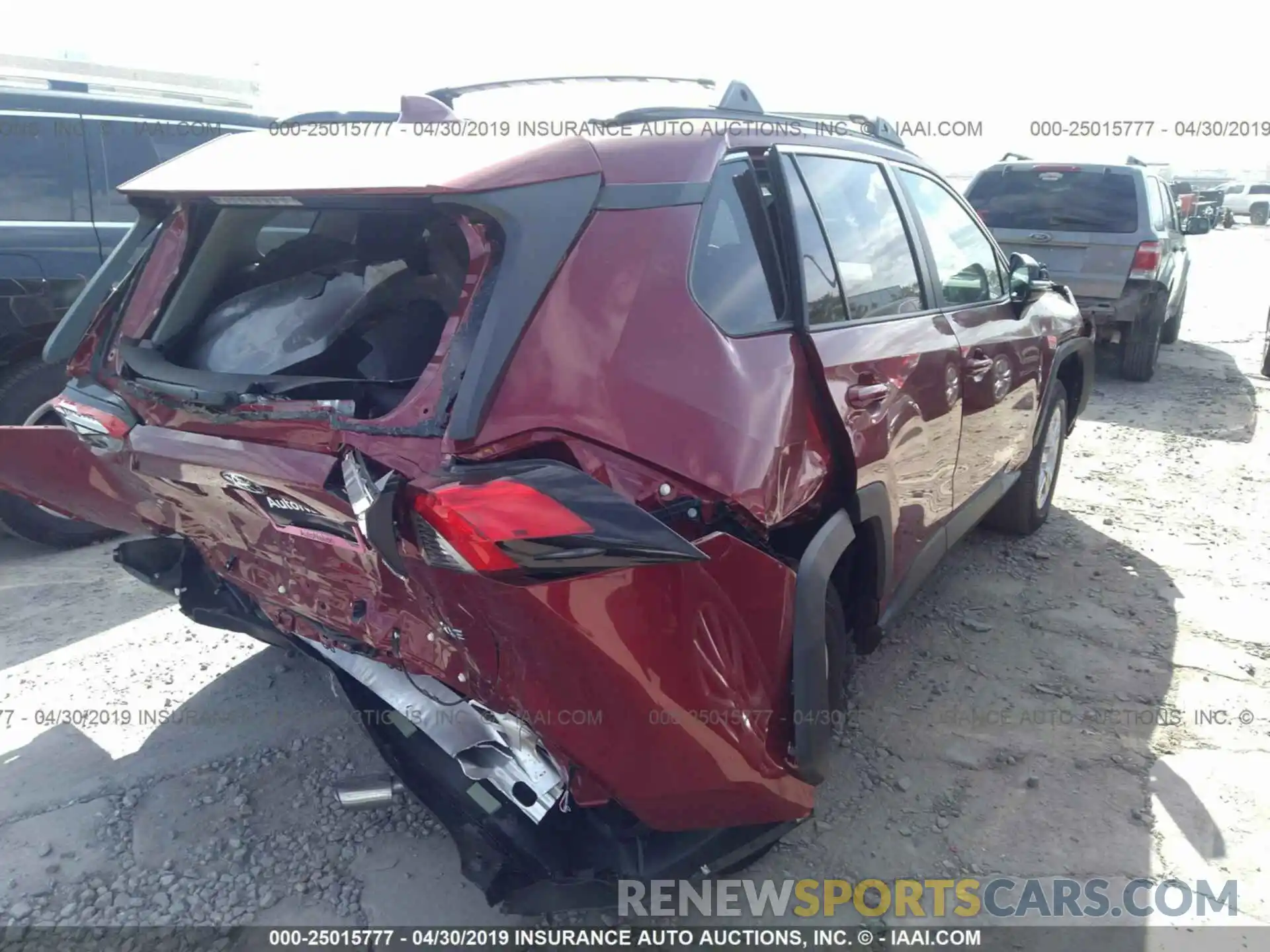 4 Photograph of a damaged car 2T3W1RFV6KW017558 TOYOTA RAV4 2019