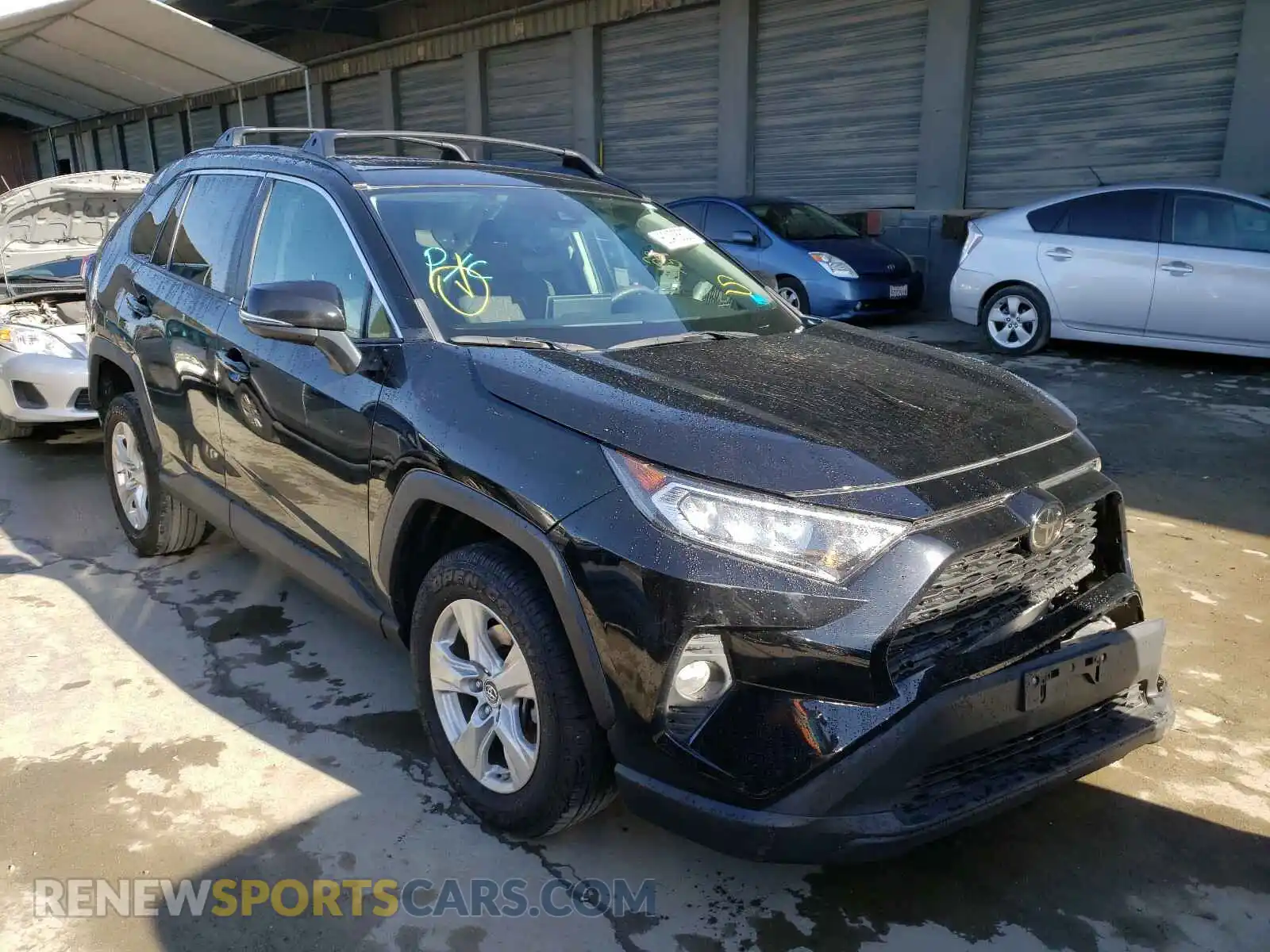 1 Photograph of a damaged car 2T3W1RFV8KC005462 TOYOTA RAV4 2019