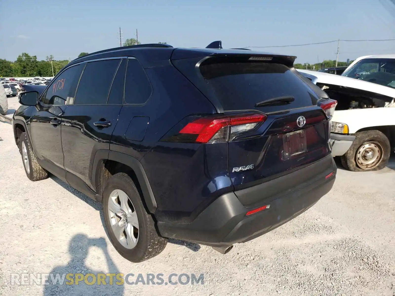 3 Photograph of a damaged car 2T3W1RFV8KW041652 TOYOTA RAV4 2019