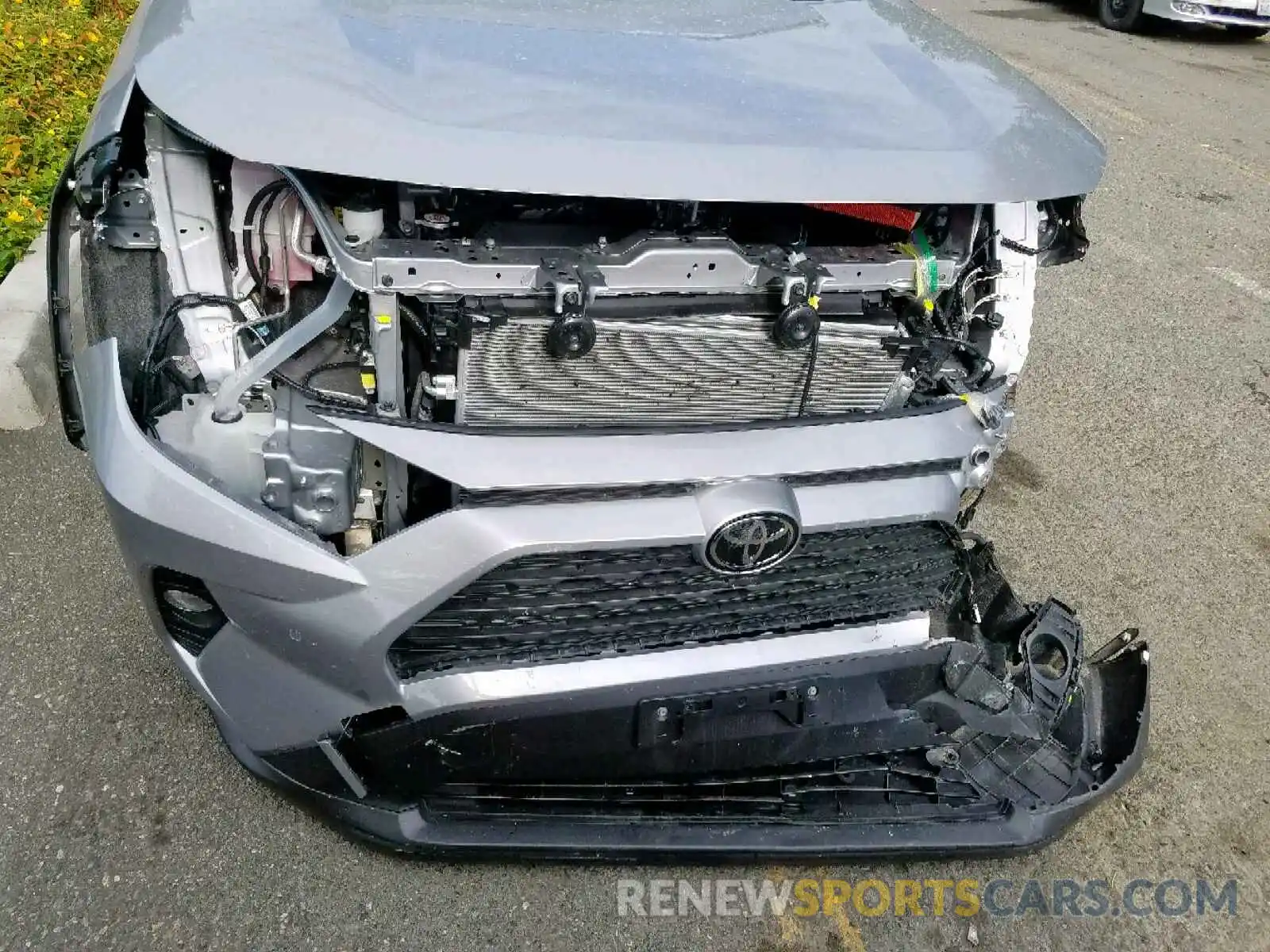 9 Photograph of a damaged car JTMA1RFV8KD012823 TOYOTA RAV4 2019