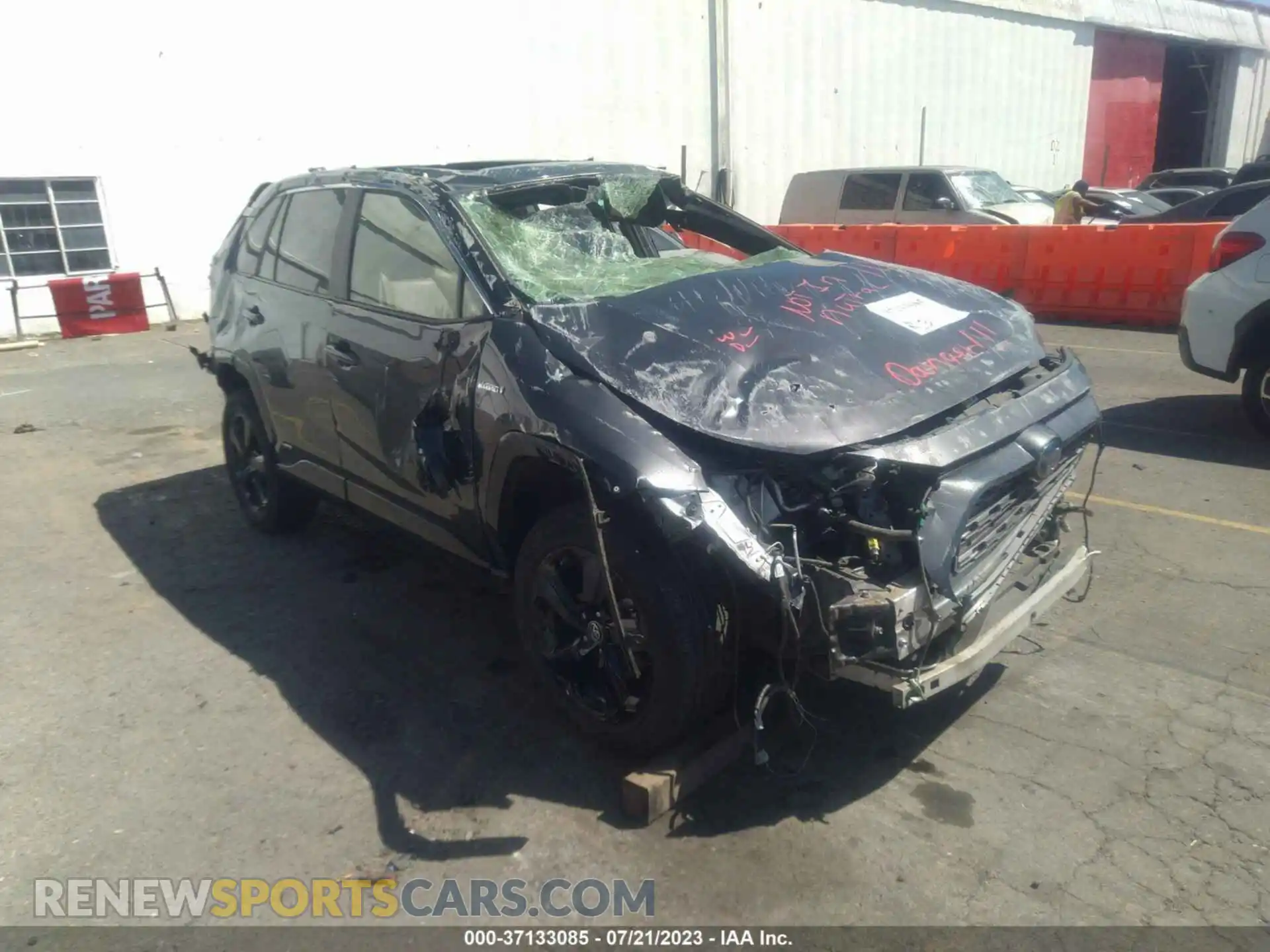 1 Photograph of a damaged car JTMEWRFV0KJ002839 TOYOTA RAV4 2019