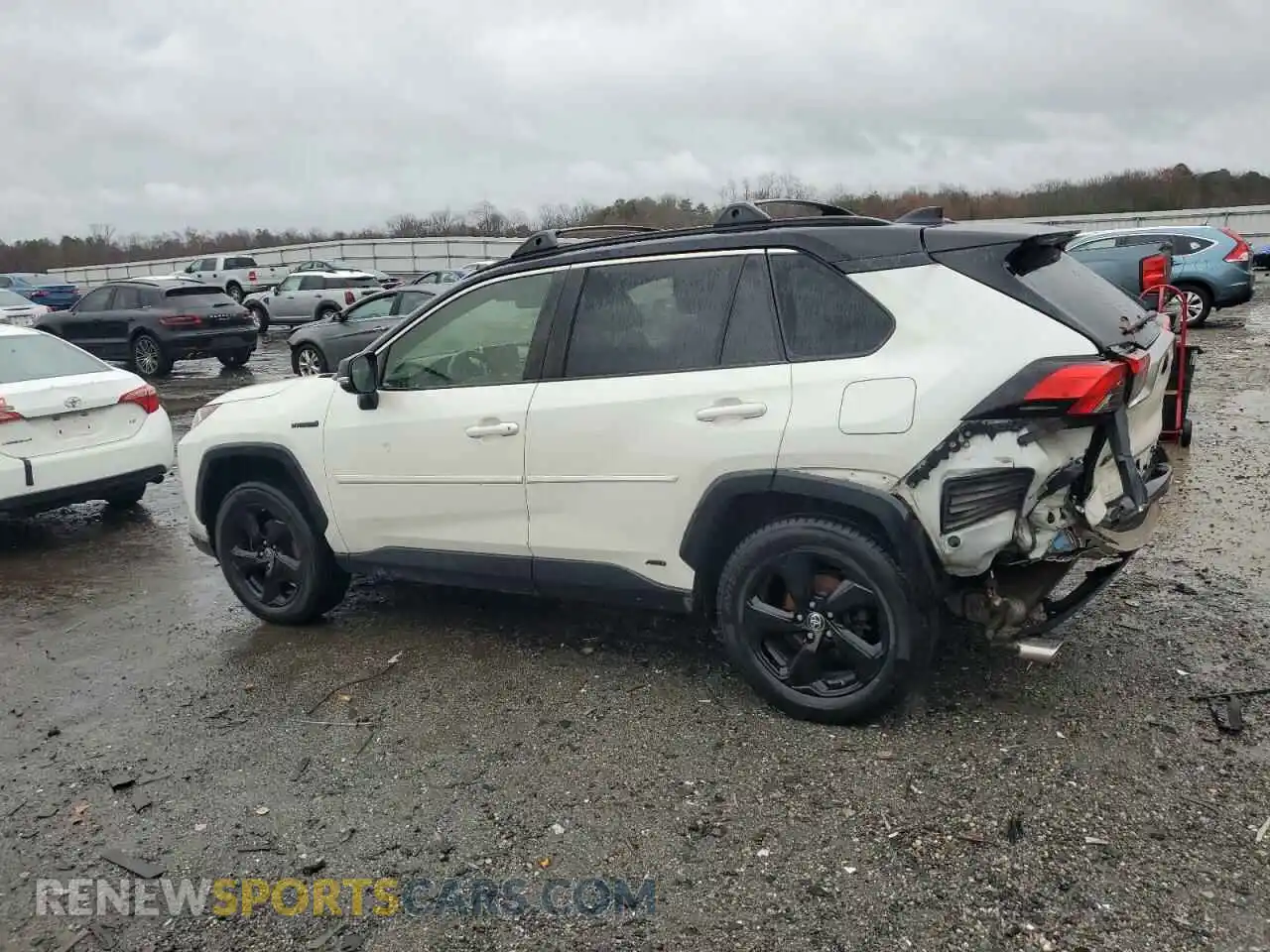 2 Photograph of a damaged car JTMEWRFV8KJ017623 TOYOTA RAV4 2019