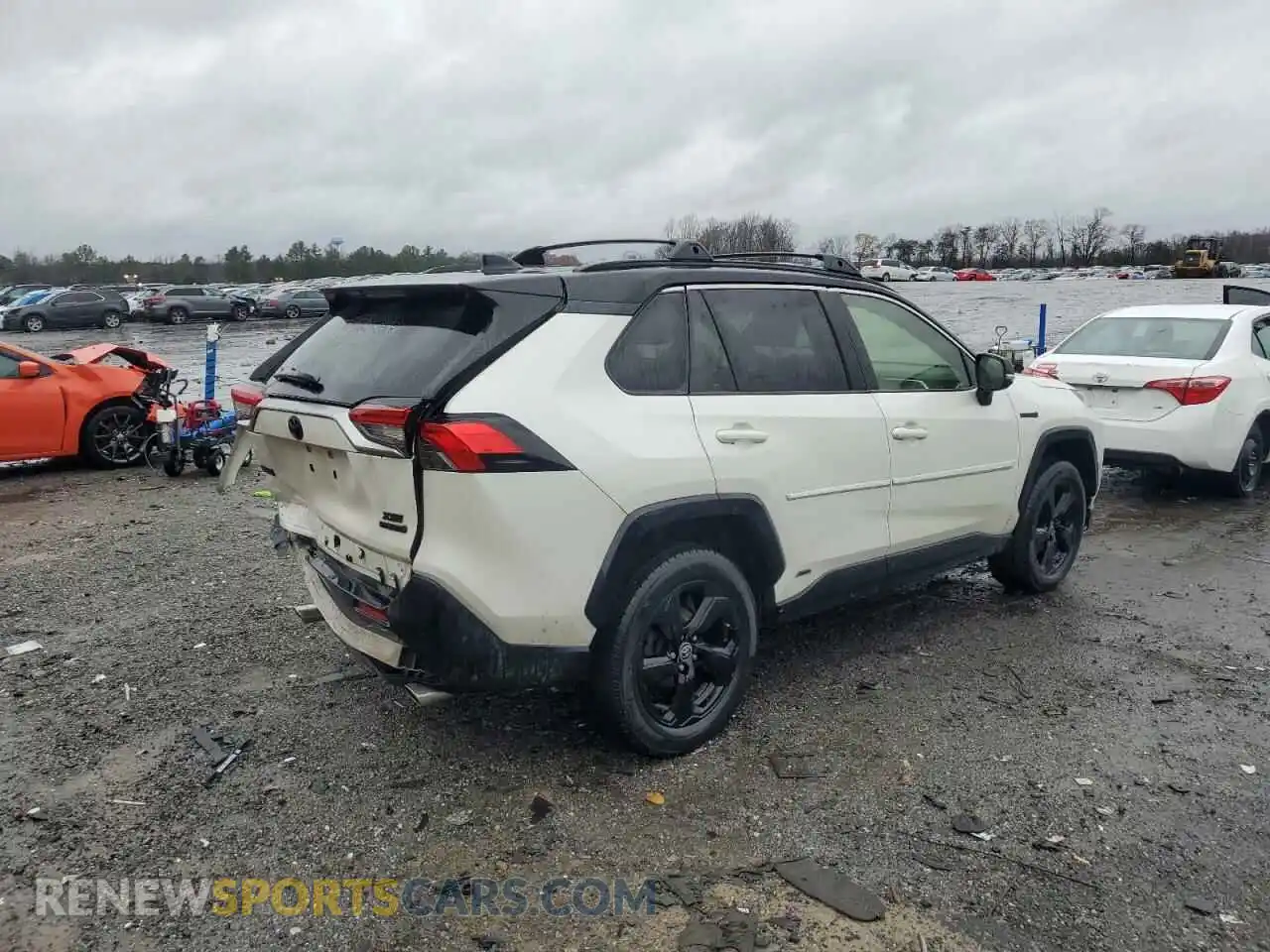3 Photograph of a damaged car JTMEWRFV8KJ017623 TOYOTA RAV4 2019
