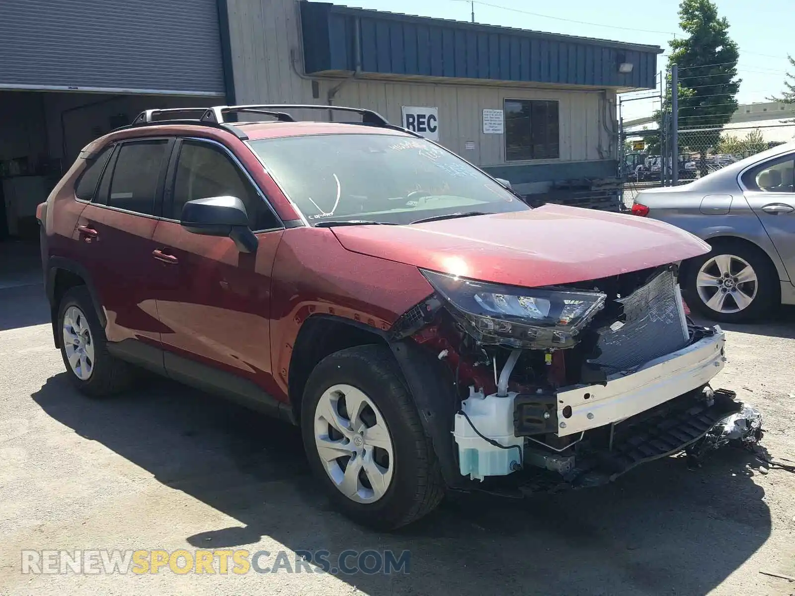 1 Photograph of a damaged car JTMF1RFV2KJ018897 TOYOTA RAV4 2019