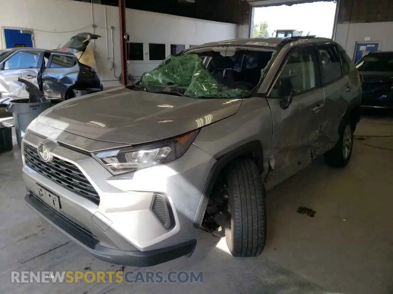 2 Фотография поврежденного автомобиля JTMF1RFV5KJ009949 TOYOTA RAV4 2019
