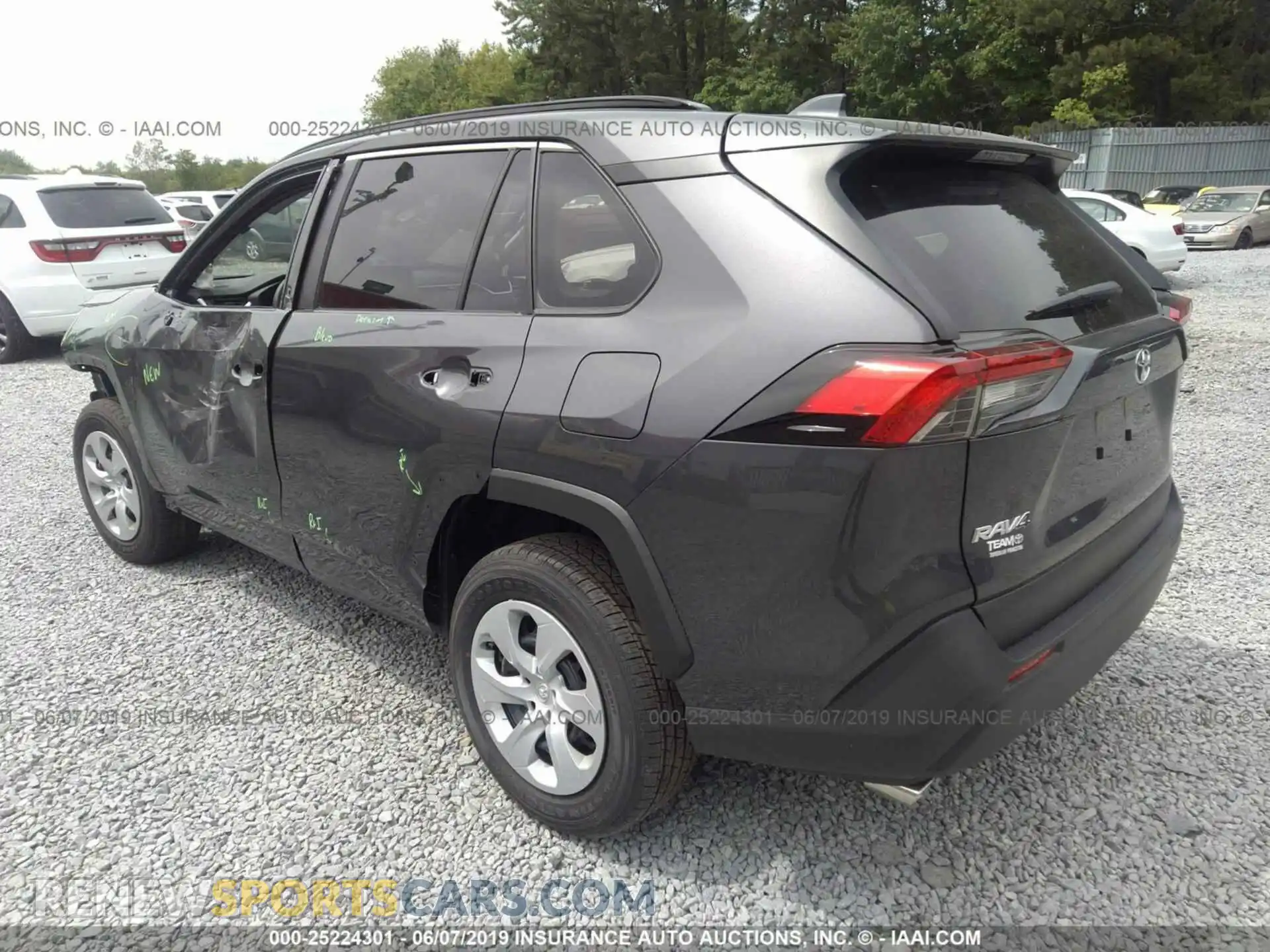 3 Photograph of a damaged car JTMH1RFV1KJ009326 TOYOTA RAV4 2019