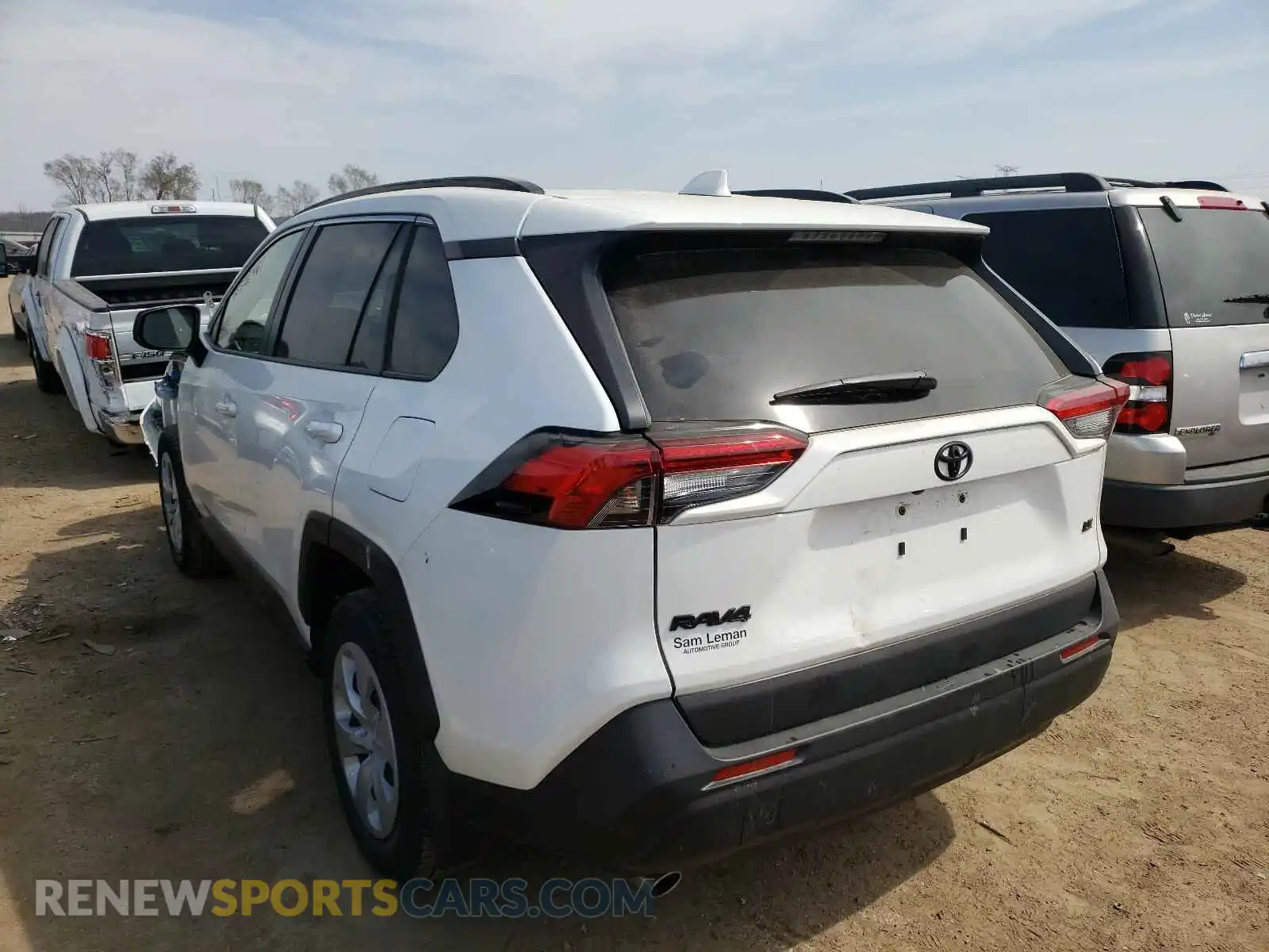 3 Photograph of a damaged car JTMH1RFV2KD038963 TOYOTA RAV4 2019