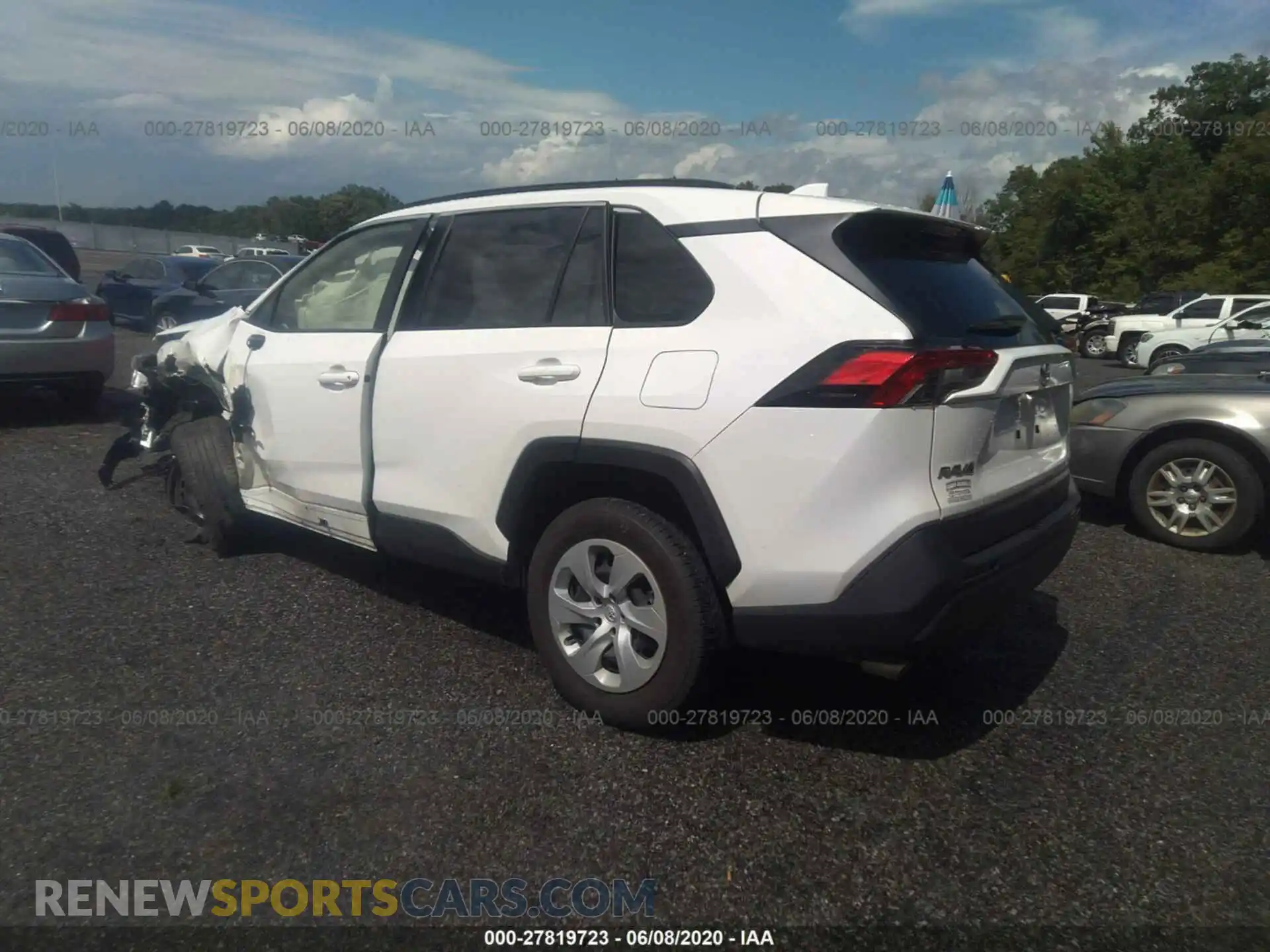 3 Photograph of a damaged car JTMH1RFV7KJ005166 TOYOTA RAV4 2019