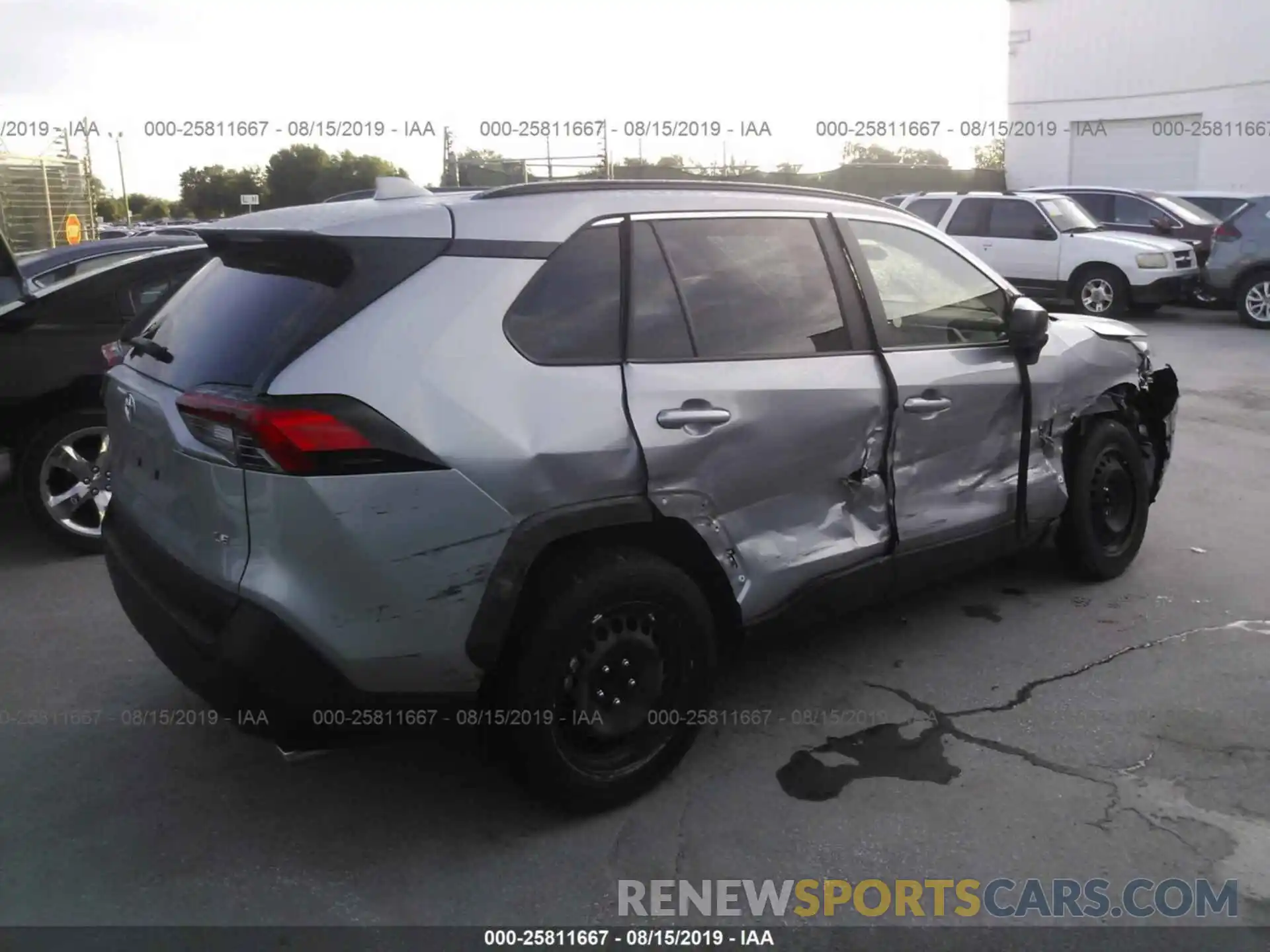 4 Photograph of a damaged car JTMH1RFV8KD012156 TOYOTA RAV4 2019