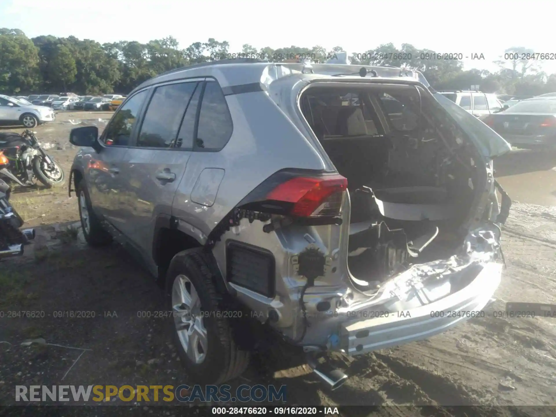 3 Photograph of a damaged car JTMP1RFV0KD033014 TOYOTA RAV4 2019