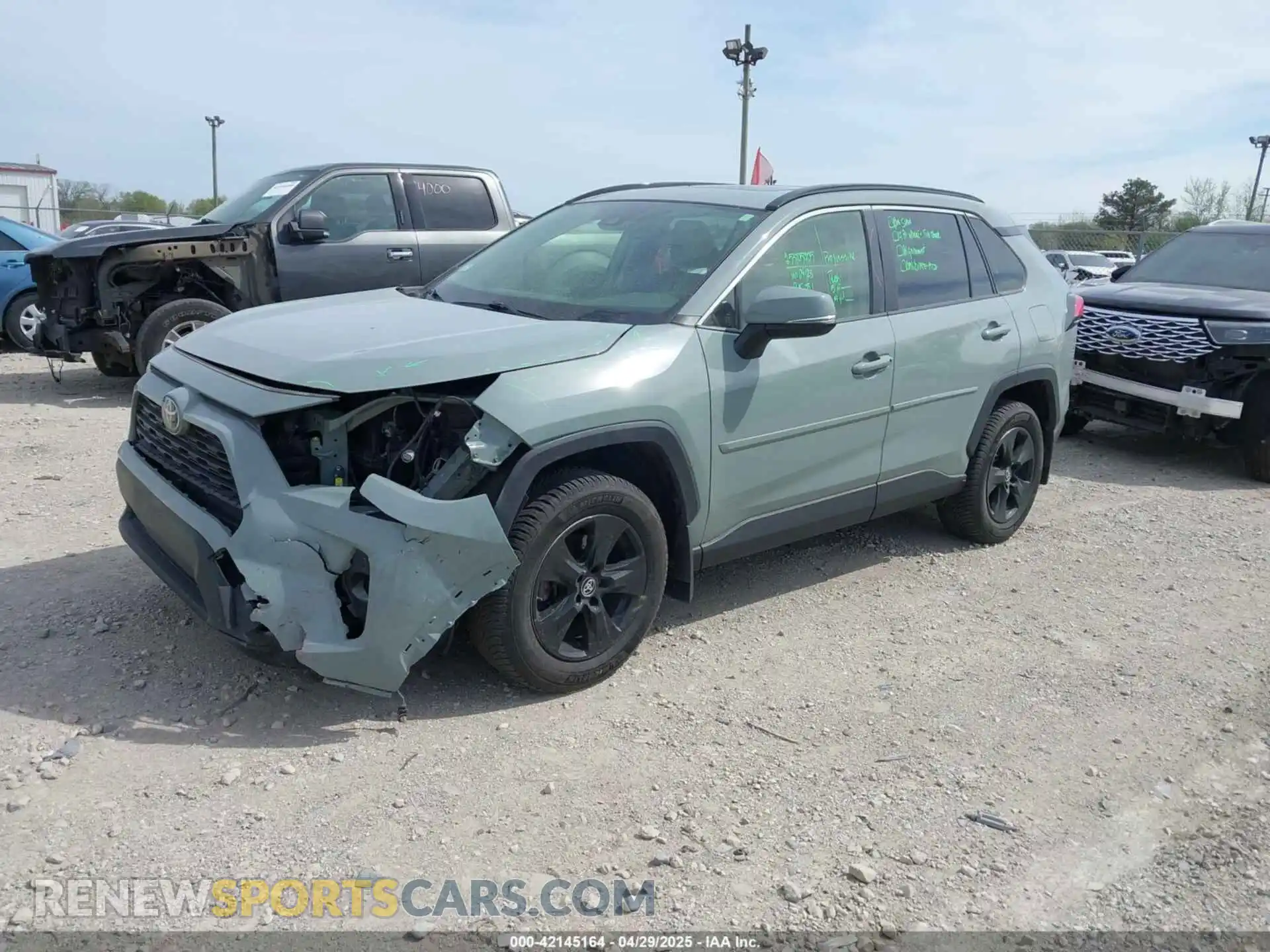 2 Photograph of a damaged car JTMP1RFV2KD042717 TOYOTA RAV4 2019