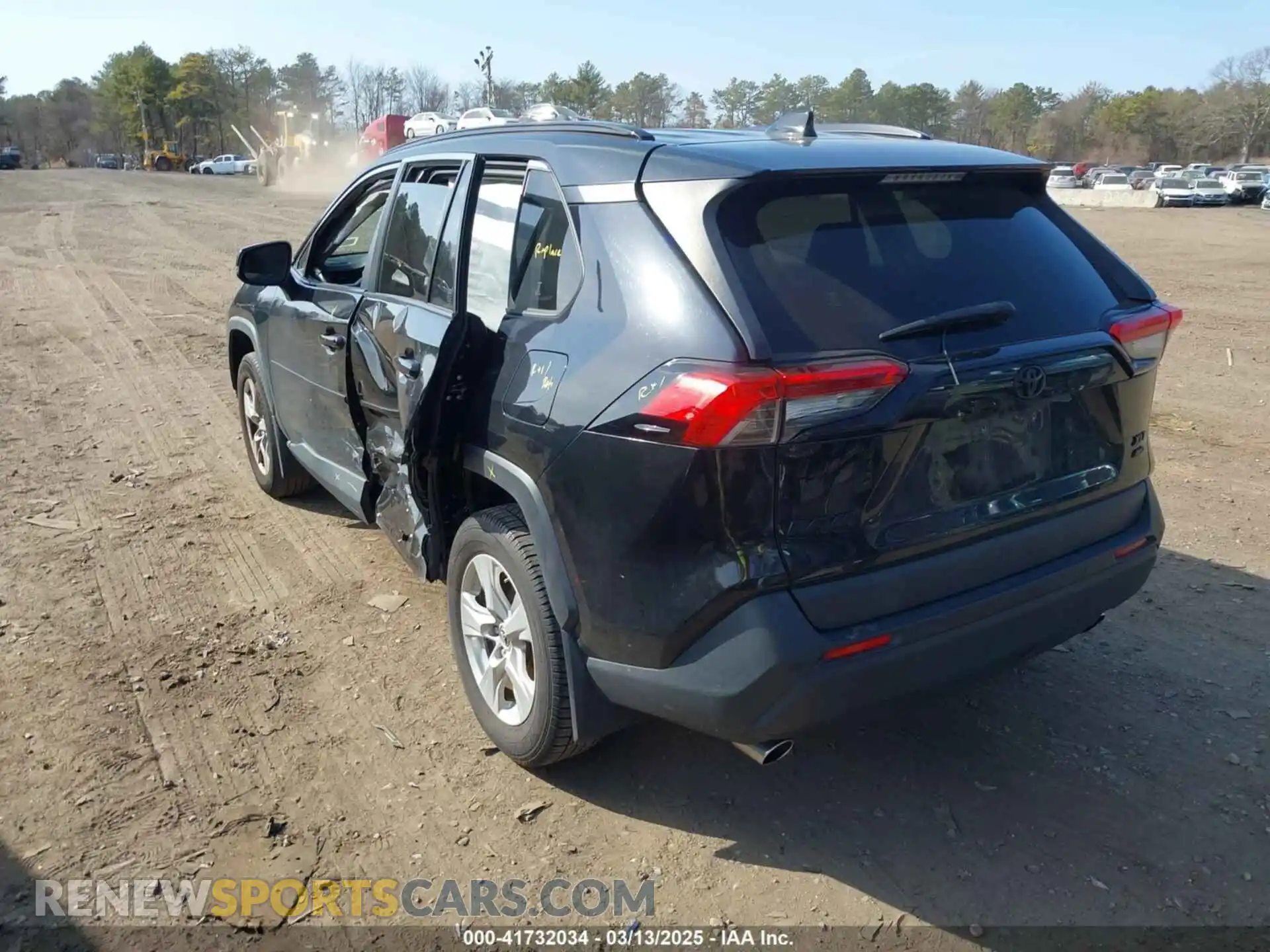 3 Photograph of a damaged car JTMP1RFV5KD009839 TOYOTA RAV4 2019